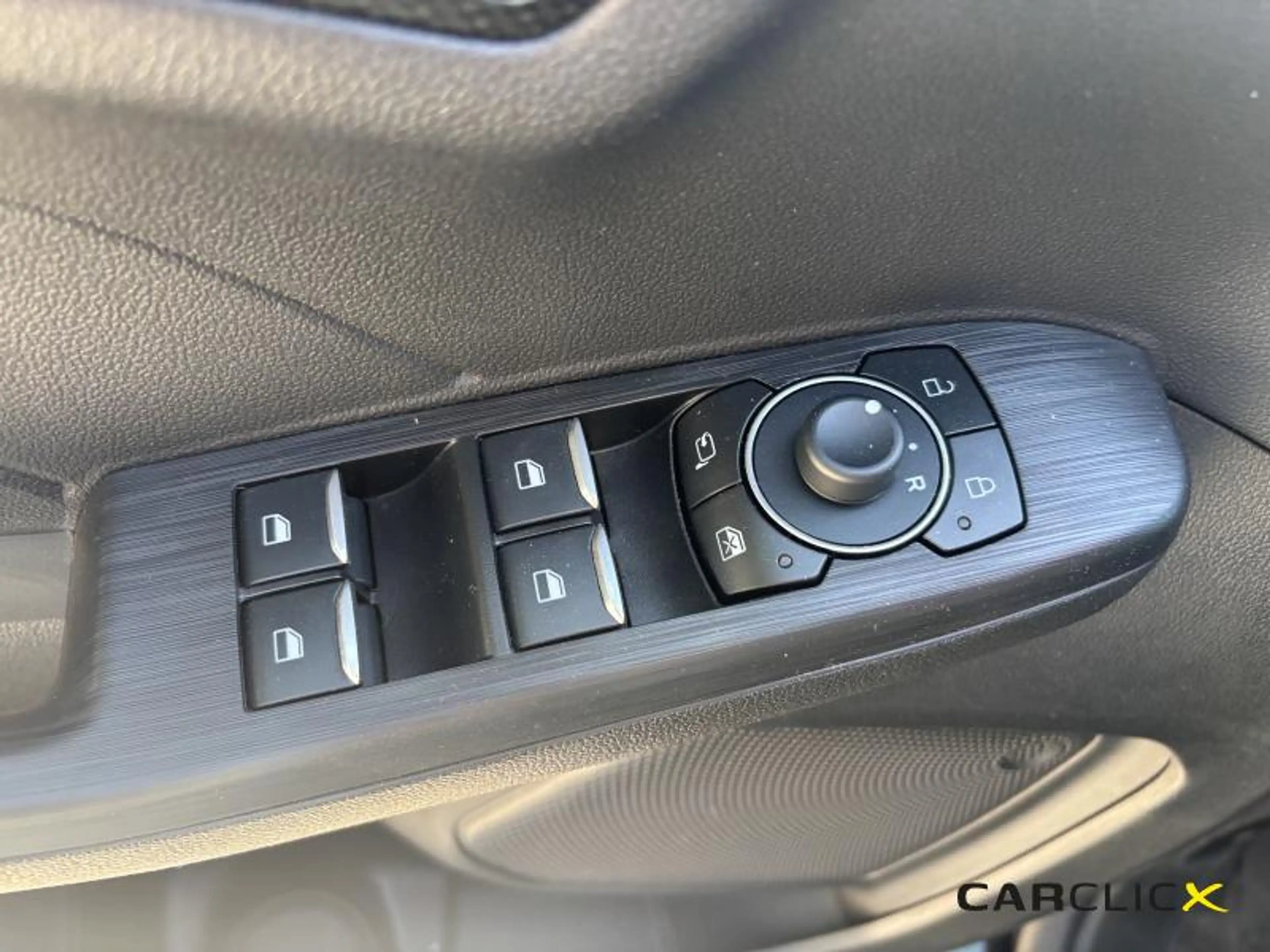 Ford Kuga ST-Line X — photo 14