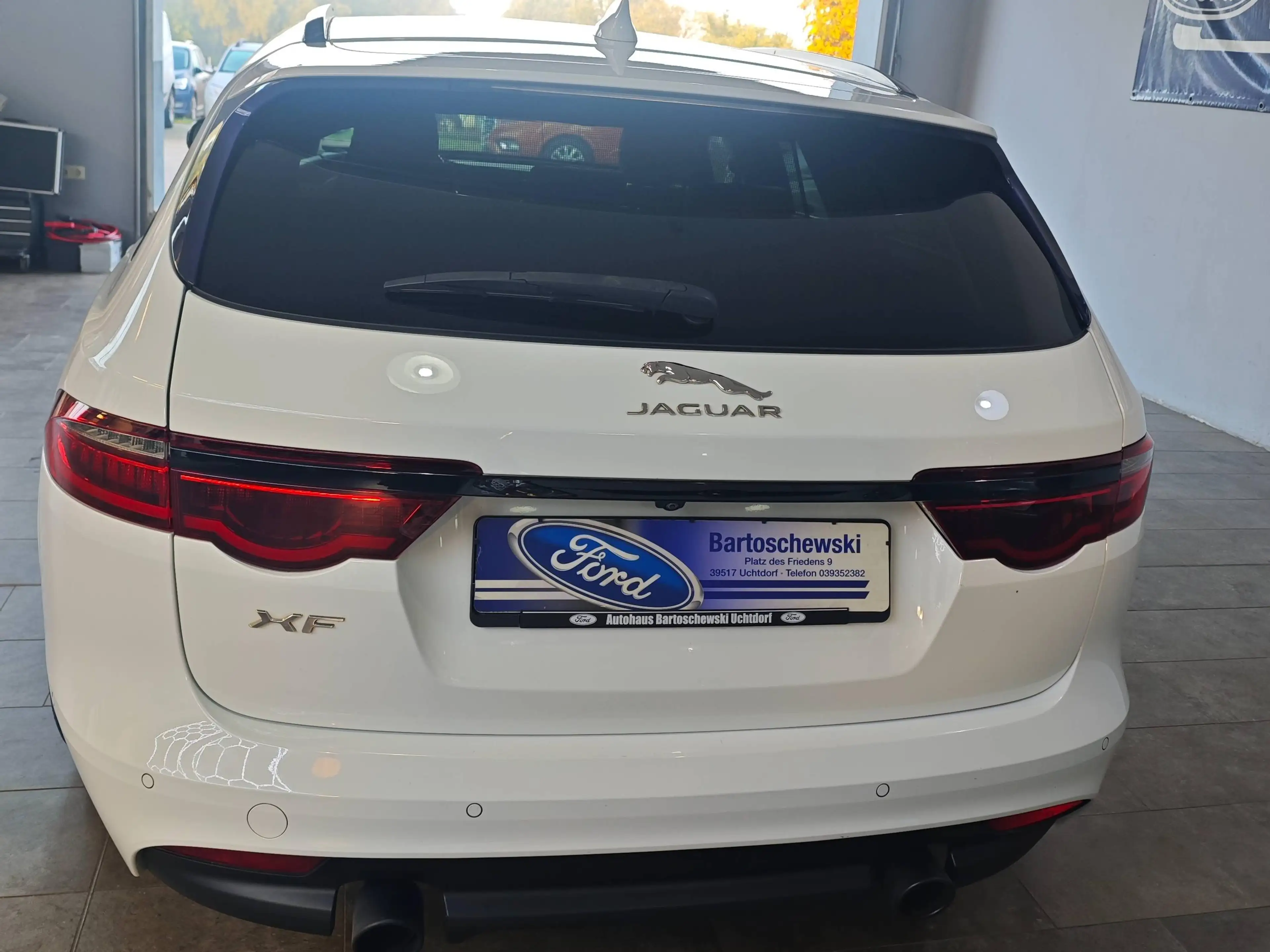 Jaguar XF XF 30t AWD Sportbrake Prestige — photo 4