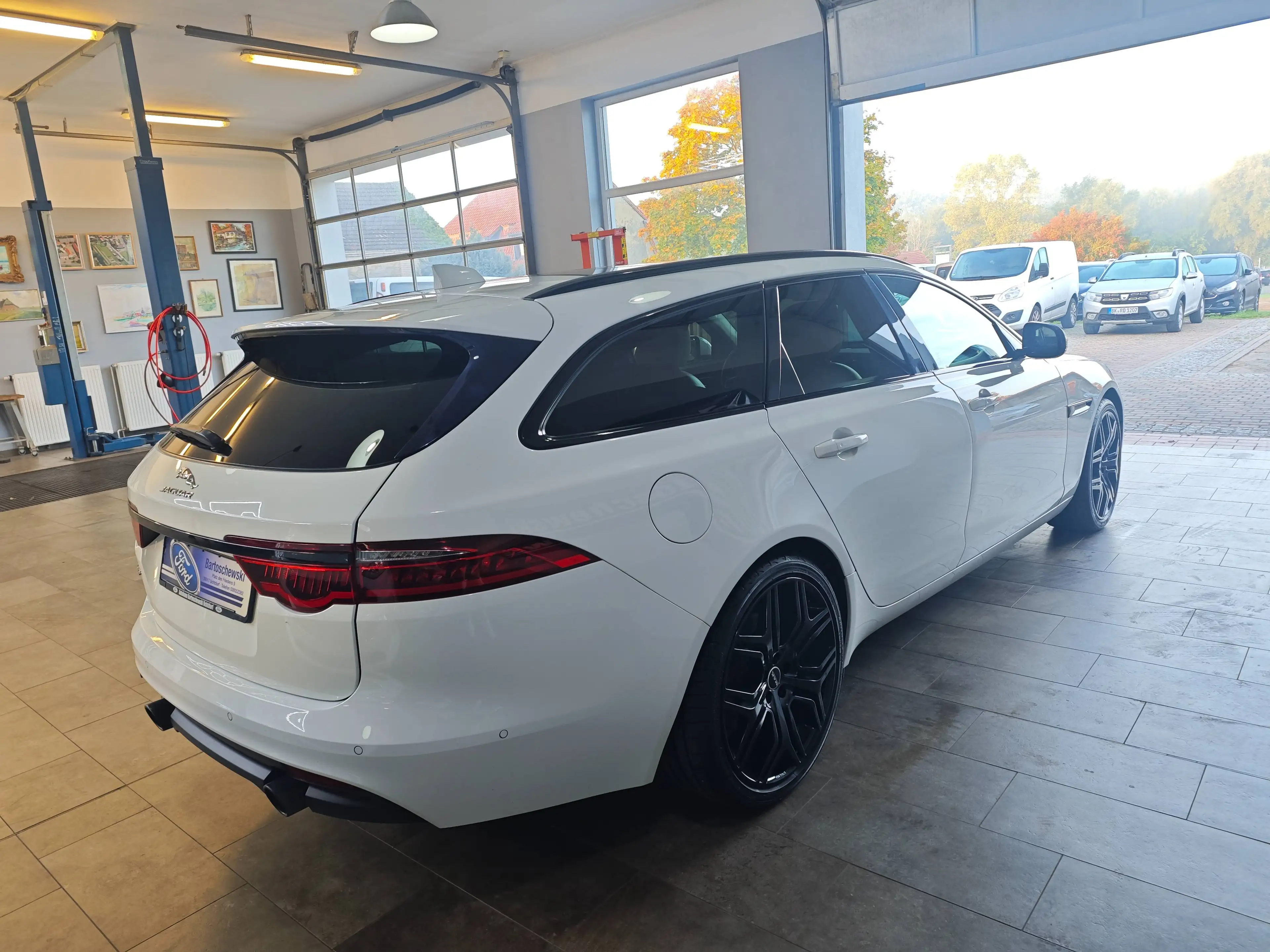 Jaguar XF XF 30t AWD Sportbrake Prestige — photo 5