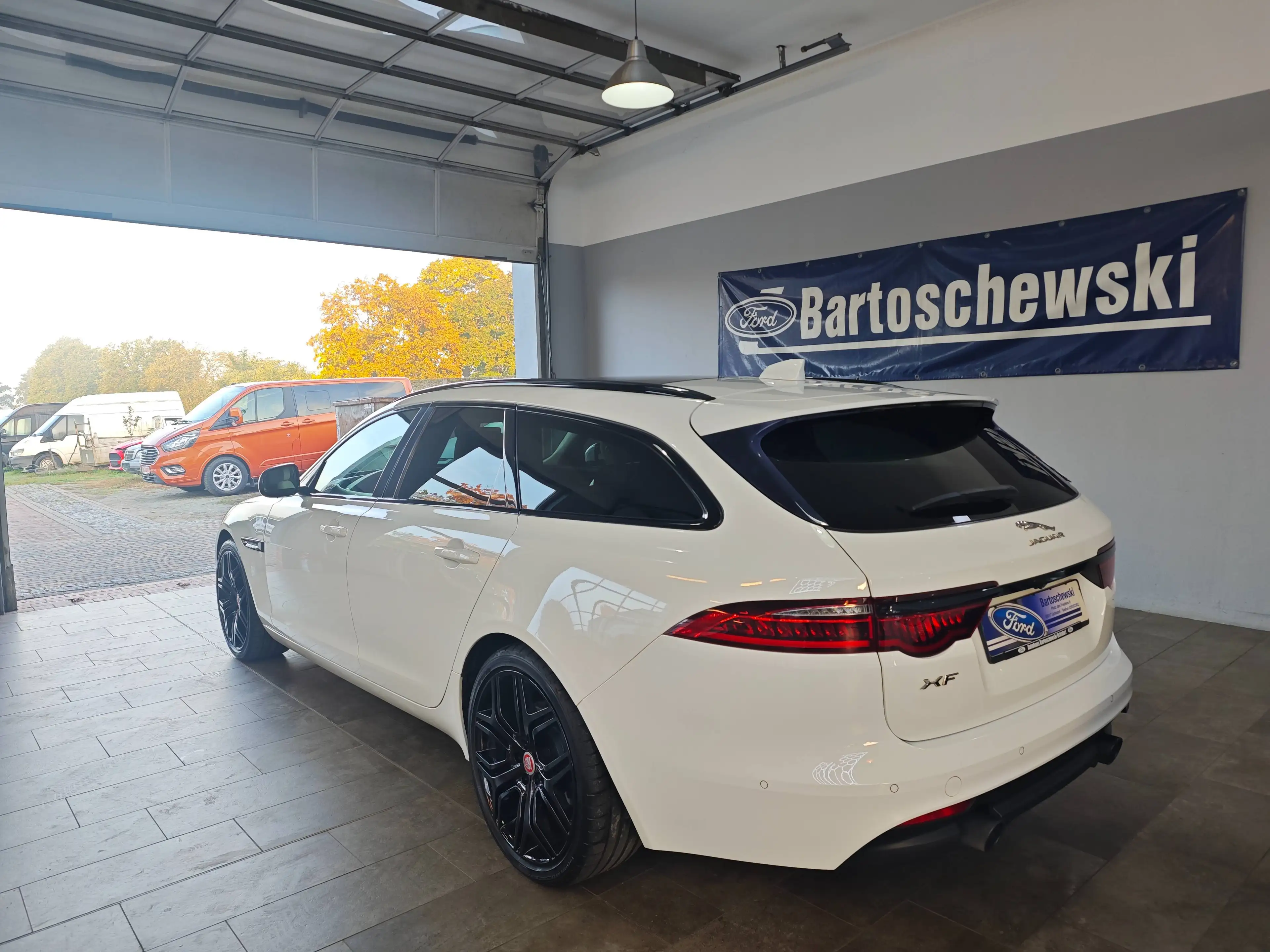 Jaguar XF XF 30t AWD Sportbrake Prestige — photo 3