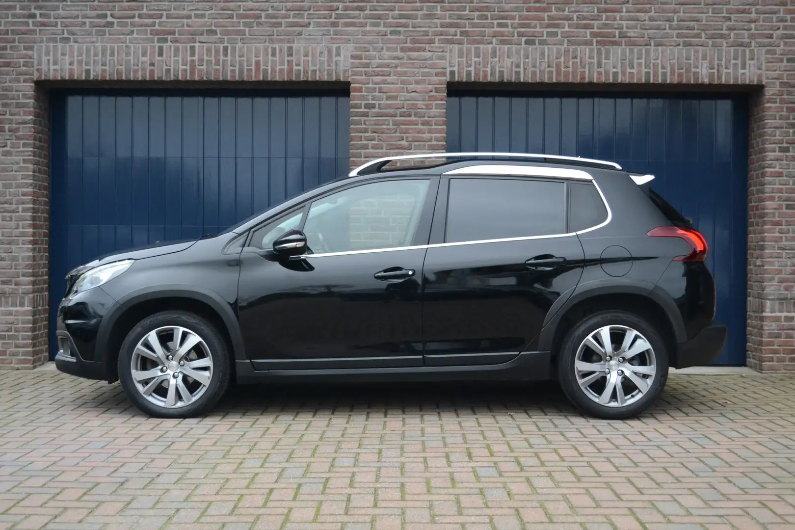 Peugeot 2008 1.2 PureTech Blue Lease Executive | Panoramadak | Nero - 2