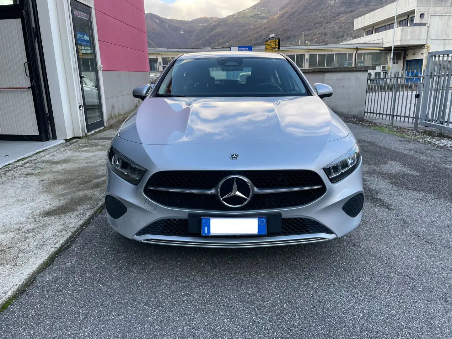 Mercedes-Benz A 250 A 250 e hybrid EQ Advanced Silber - 2