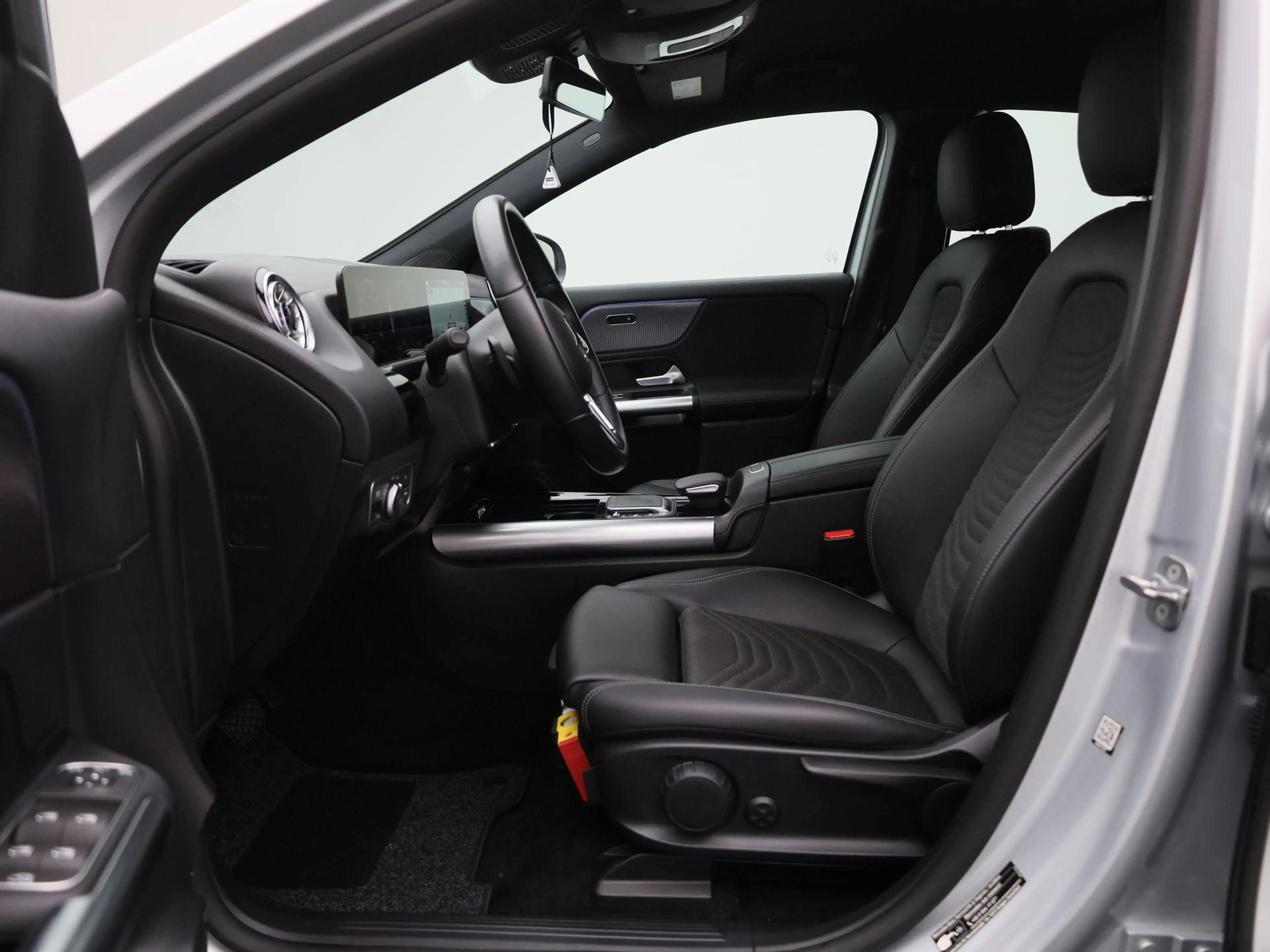 Mercedes-Benz EQA 250 EQA Business Solution — photo 11
