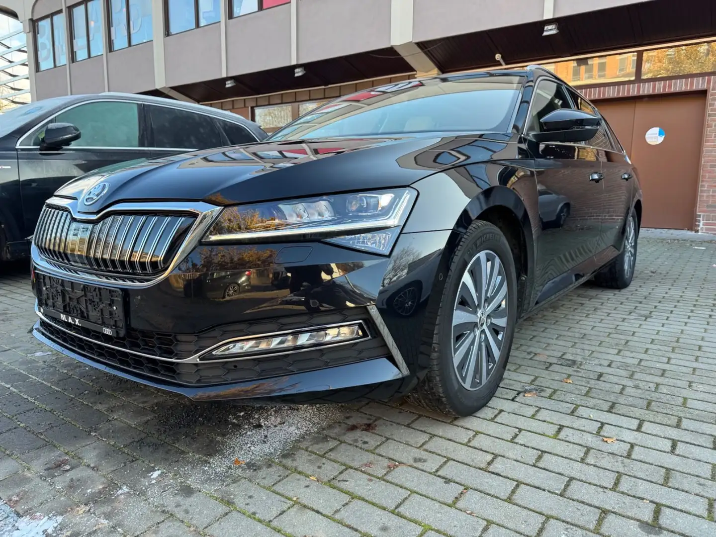 Skoda Superb Combi Style iV ACC-LED-AZV-Pano Nero - 2