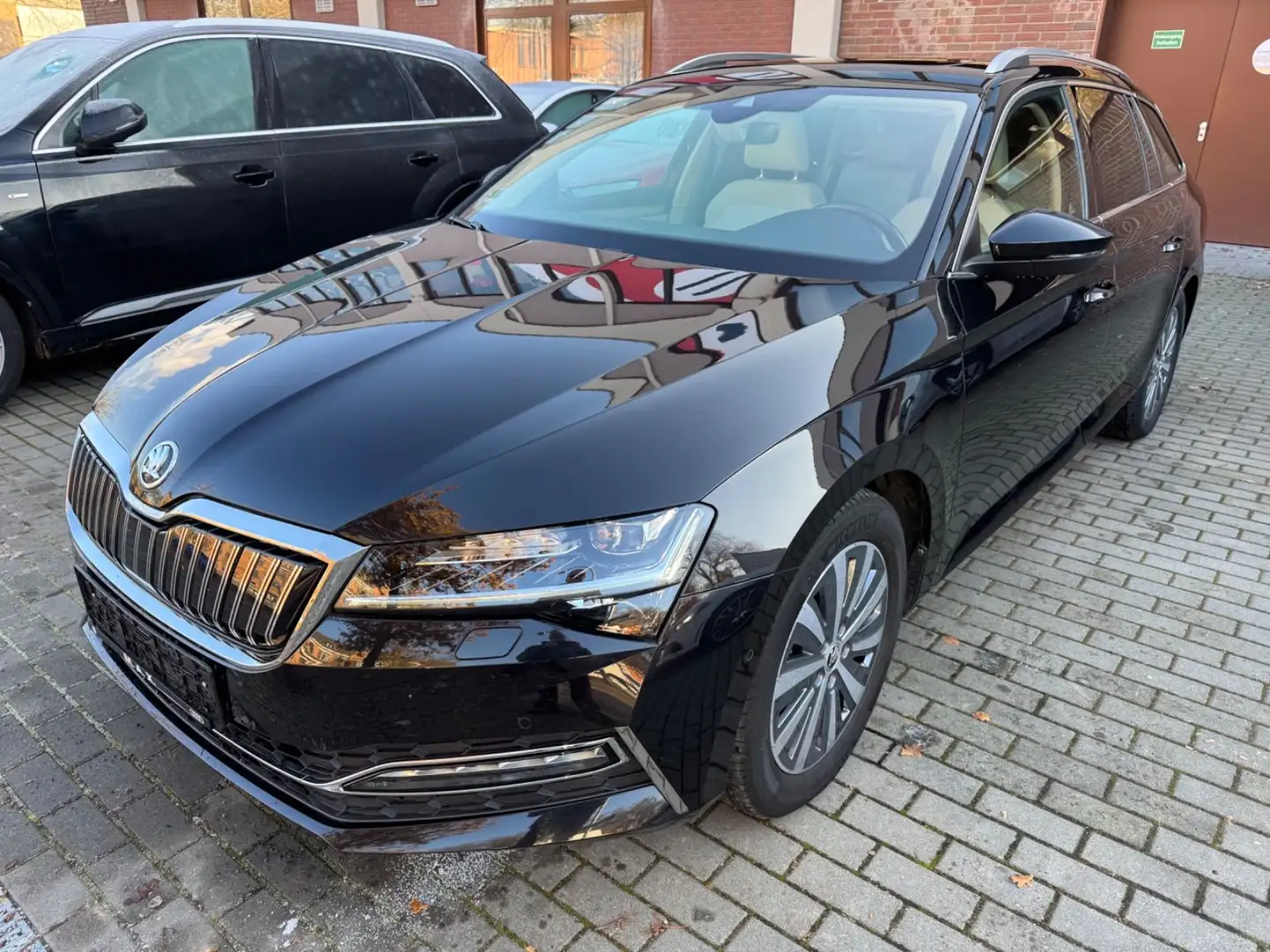 Skoda Superb Combi Style iV ACC-LED-AZV-Pano Nero - 1