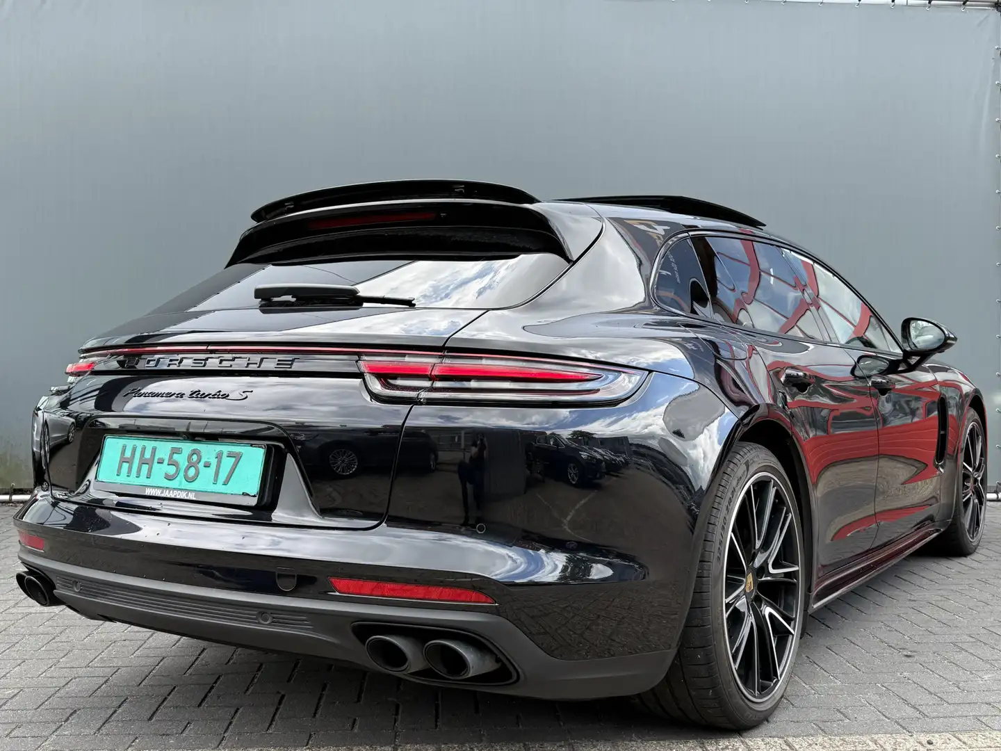 Porsche Panamera Sport Turismo BWJ 2018 4.0 Turbo 550 PK S E-Hybrid Zwart - 2