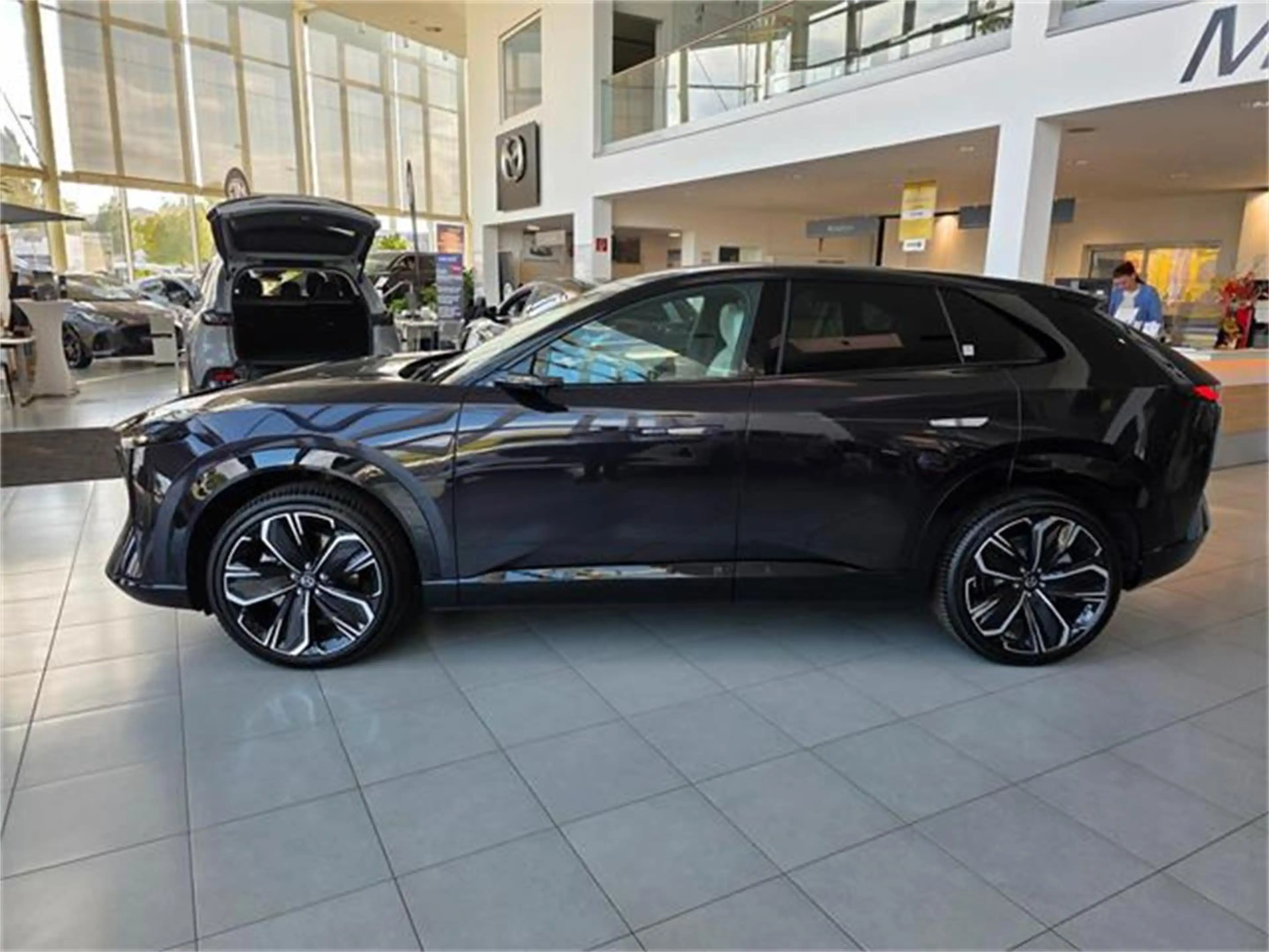 Mazda CX-6e 78kWh Takumi Plus — photo 3