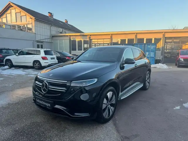 Mercedes-Benz EQC 400 4MATIC Distr KeyGo PTS Shz Ambi FAP Navi