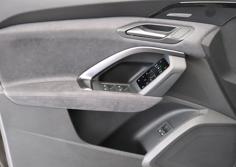 Audi Q5 2.0 e-hybrid quattro 220 kW edition one mythosschw — photo 8