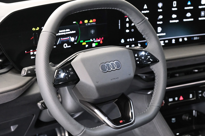 Audi Q5 2.0 e-hybrid quattro 220 kW edition one mythosschw — photo 9
