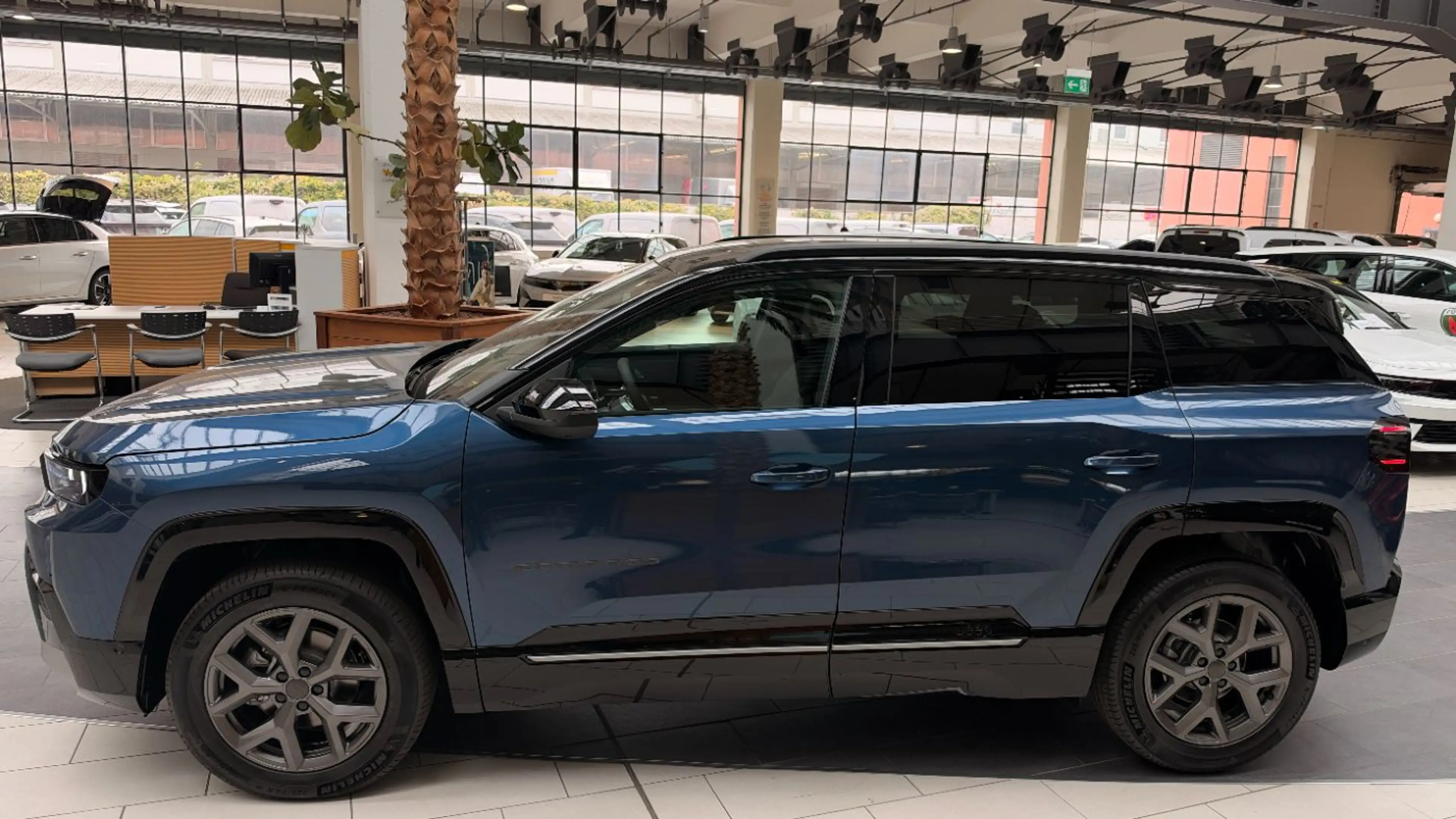 Jeep Compass eDCT 1.2 First Edition Klima Navi Kamera — photo 4