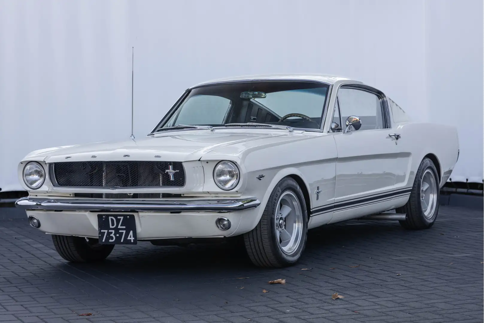 Ford Mustang Fastback 289 Wit - 1
