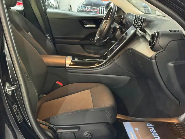 Mercedes-Benz C-Class view 21