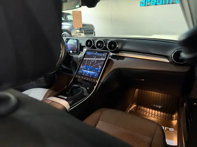 Mercedes-Benz C-Class view 23