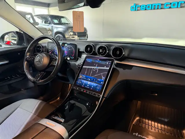 Mercedes-Benz C-Class view 25