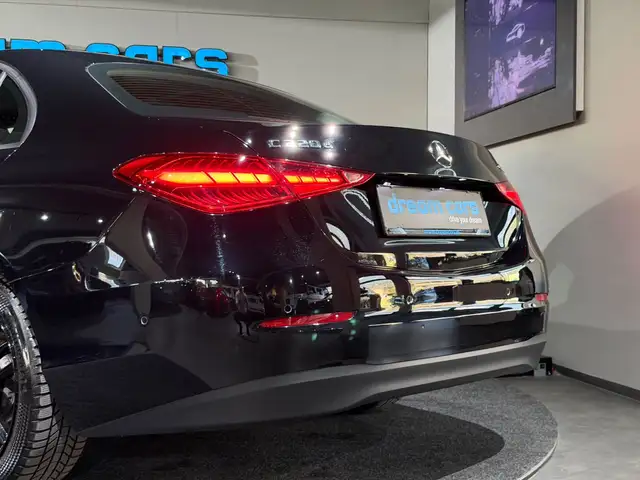 Mercedes-Benz C-Class view 8
