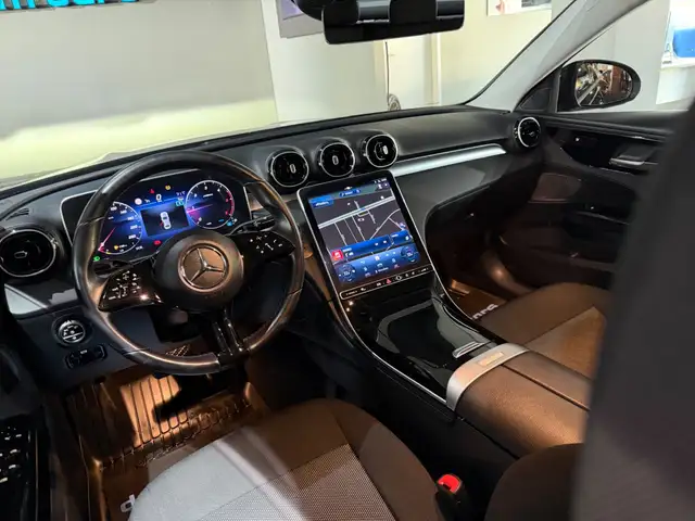 Mercedes-Benz C-Class view 27