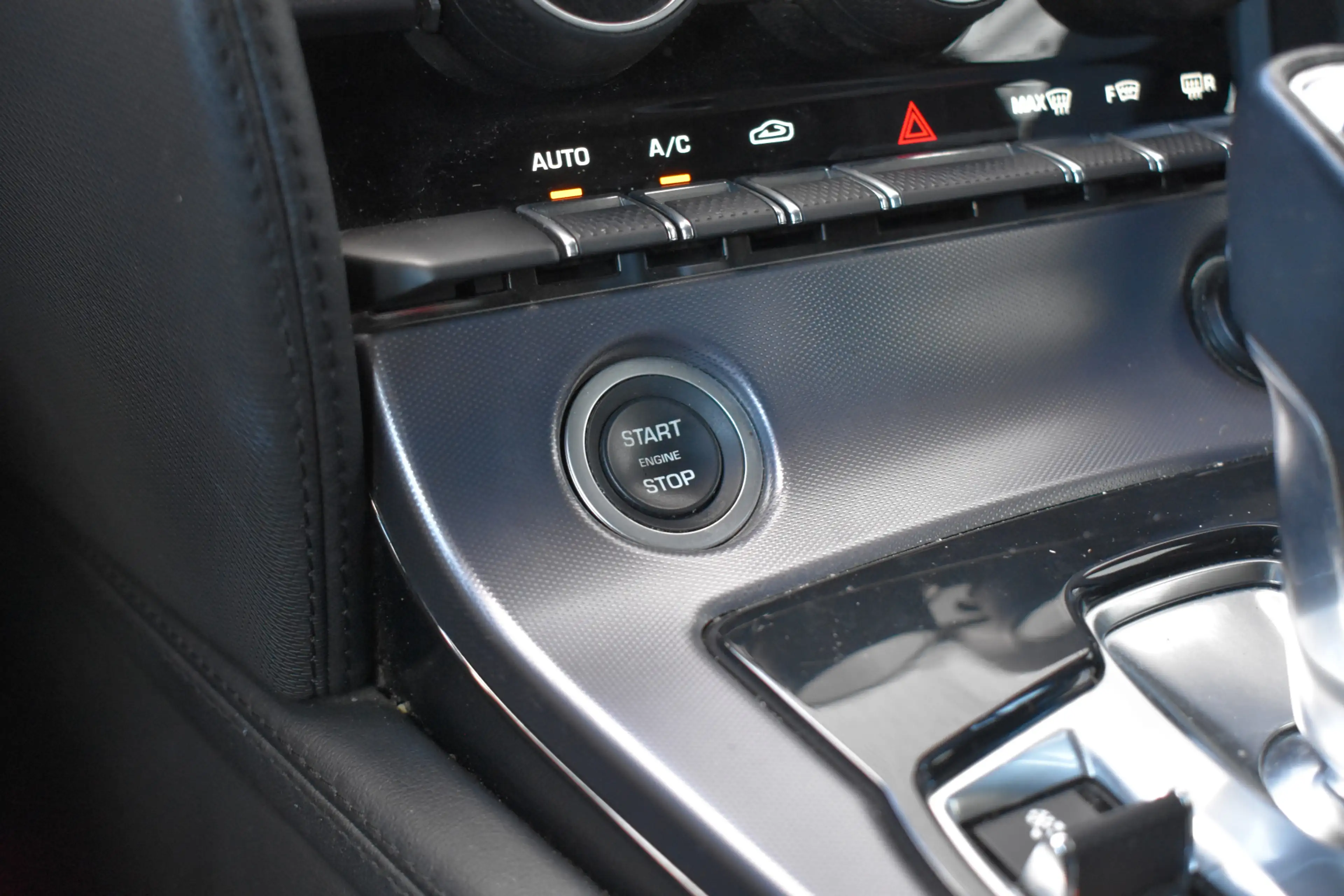 Jaguar F-Type 2.0T R-Dynamic NL Auto | Dealer OH | LED | Leder/A — photo 15