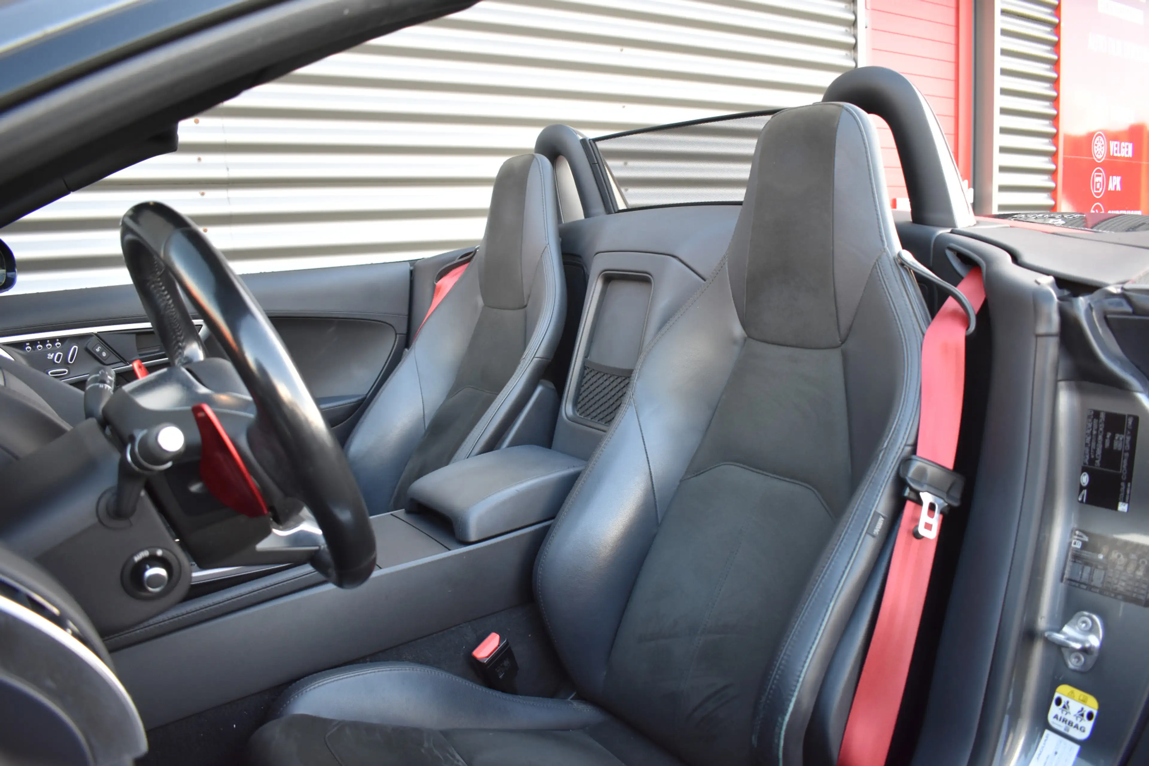 Jaguar F-Type 2.0T R-Dynamic NL Auto | Dealer OH | LED | Leder/A — photo 5