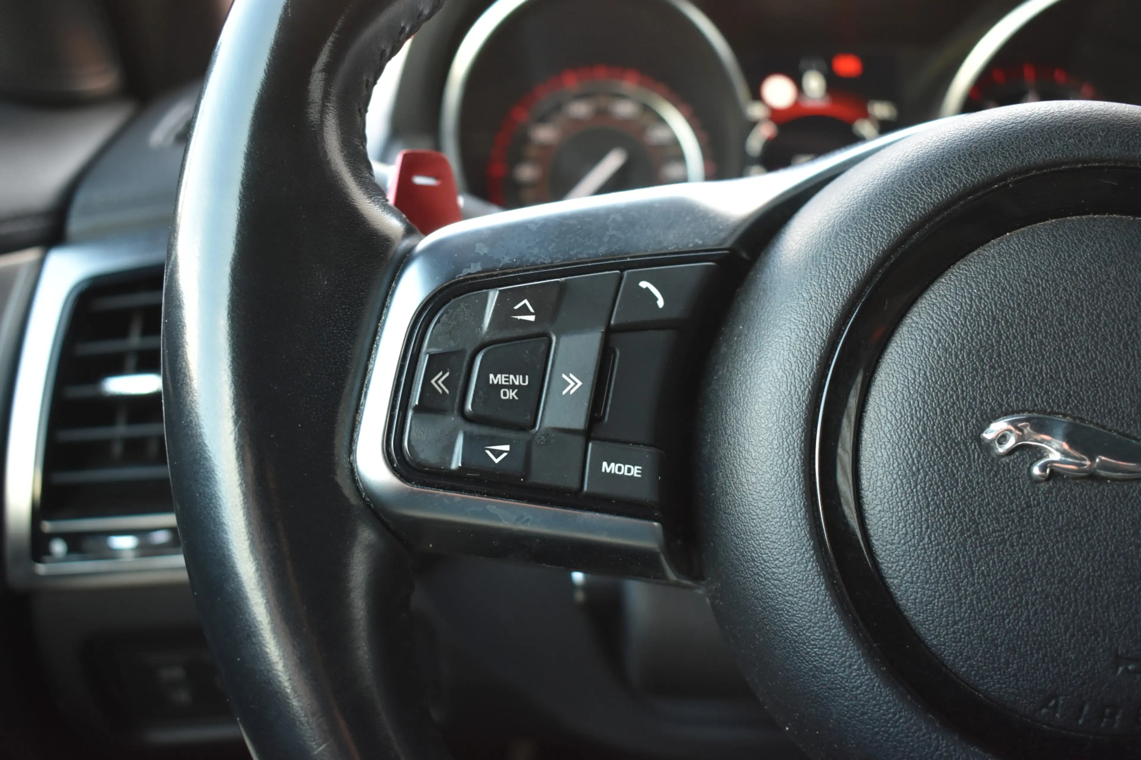 Jaguar F-Type 2.0T R-Dynamic NL Auto | Dealer OH | LED | Leder/A — photo 26