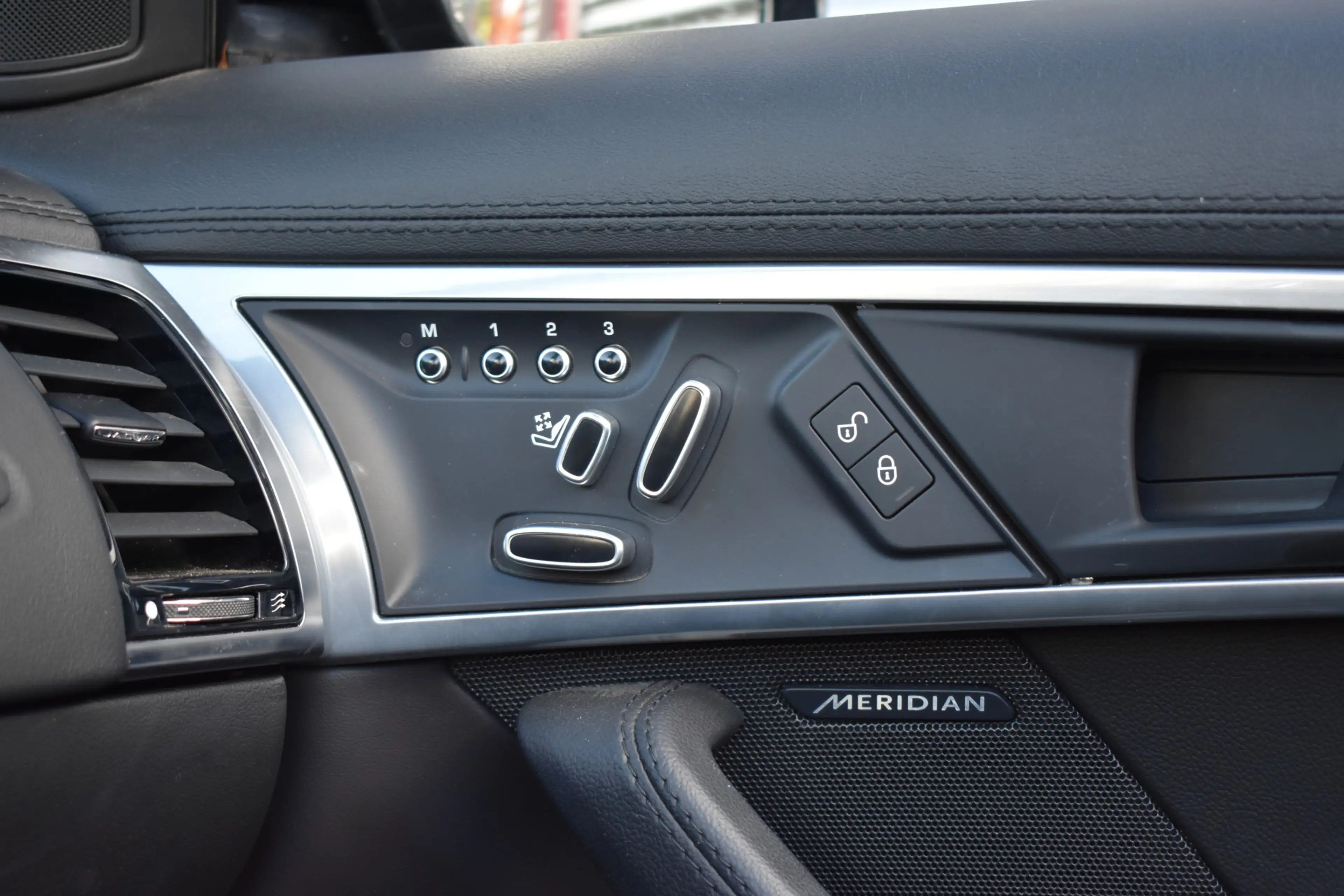 Jaguar F-Type 2.0T R-Dynamic NL Auto | Dealer OH | LED | Leder/A — photo 9