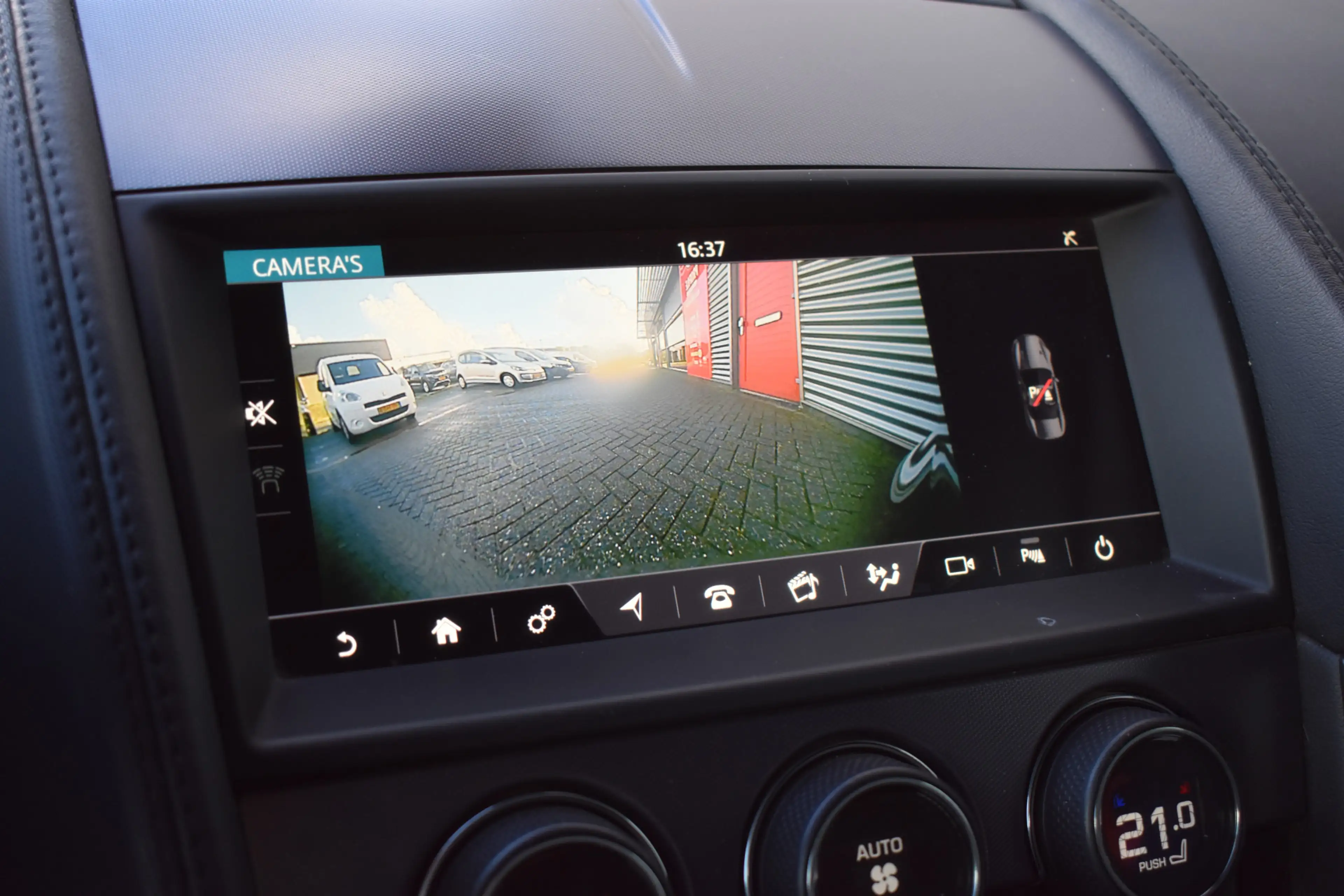 Jaguar F-Type 2.0T R-Dynamic NL Auto | Dealer OH | LED | Leder/A — photo 22