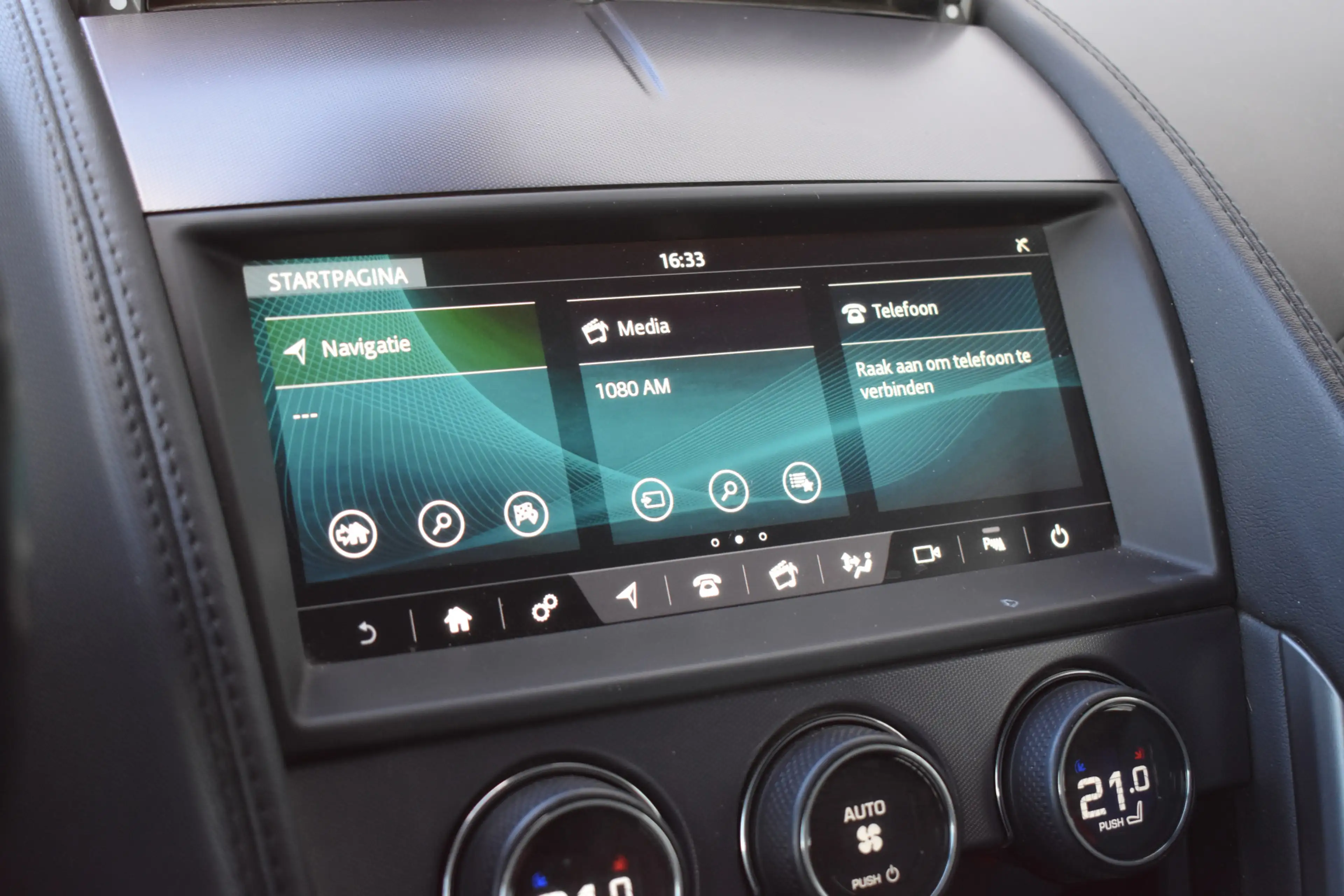 Jaguar F-Type 2.0T R-Dynamic NL Auto | Dealer OH | LED | Leder/A — photo 12