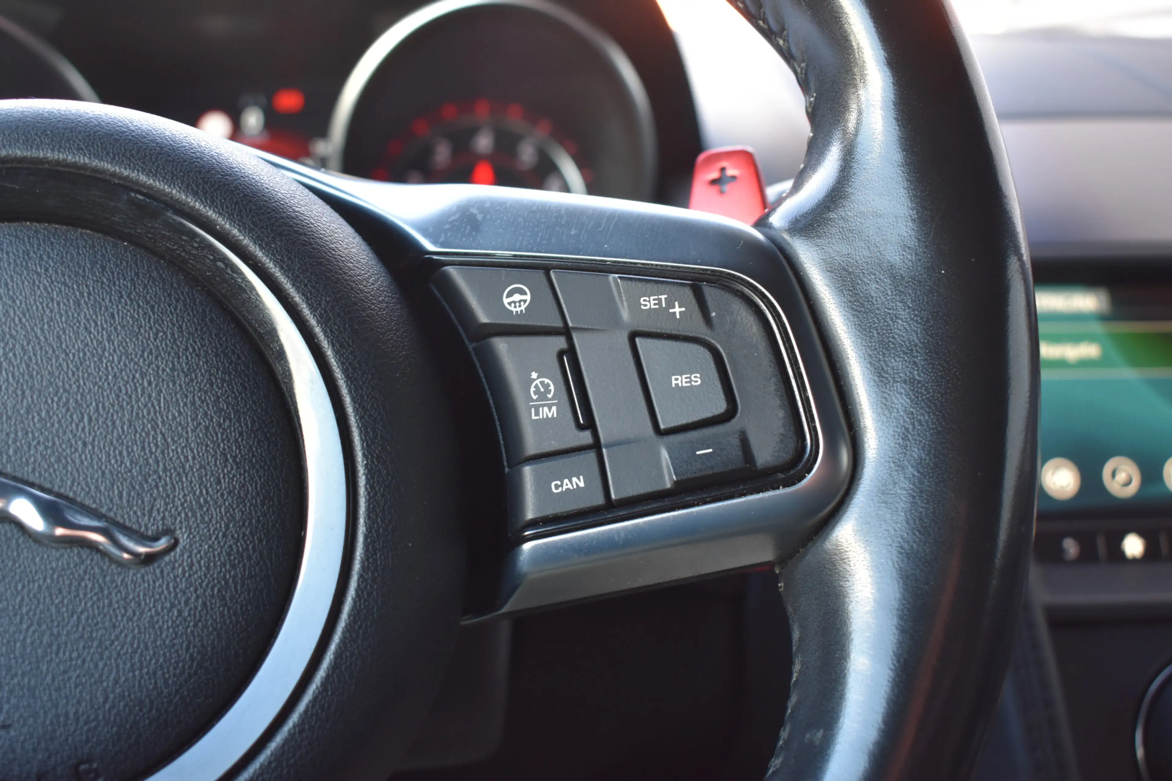 Jaguar F-Type 2.0T R-Dynamic NL Auto | Dealer OH | LED | Leder/A — photo 27