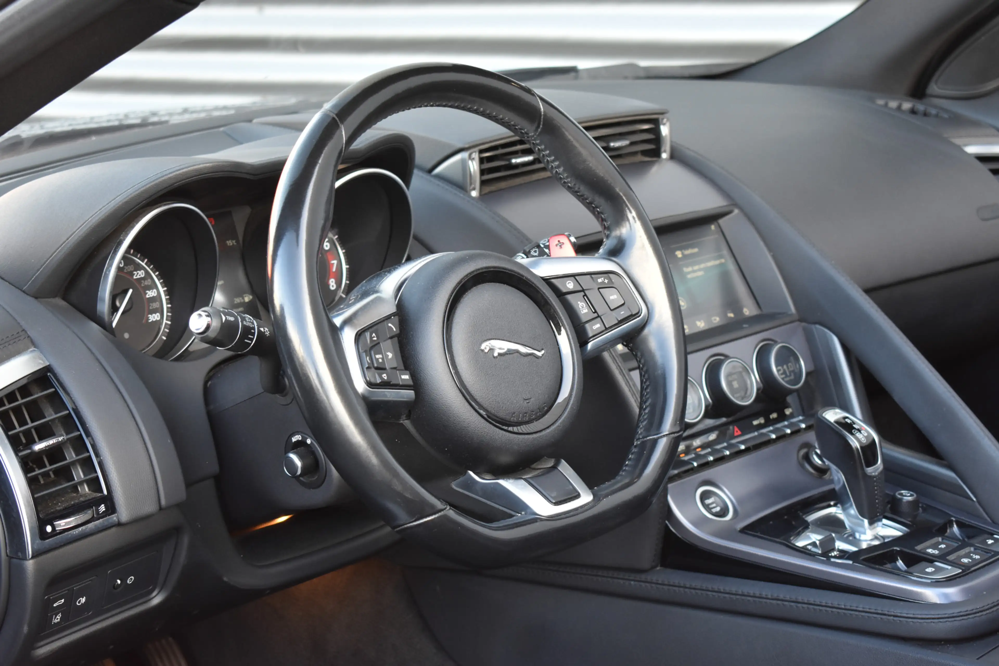 Jaguar F-Type 2.0T R-Dynamic NL Auto | Dealer OH | LED | Leder/A — photo 6