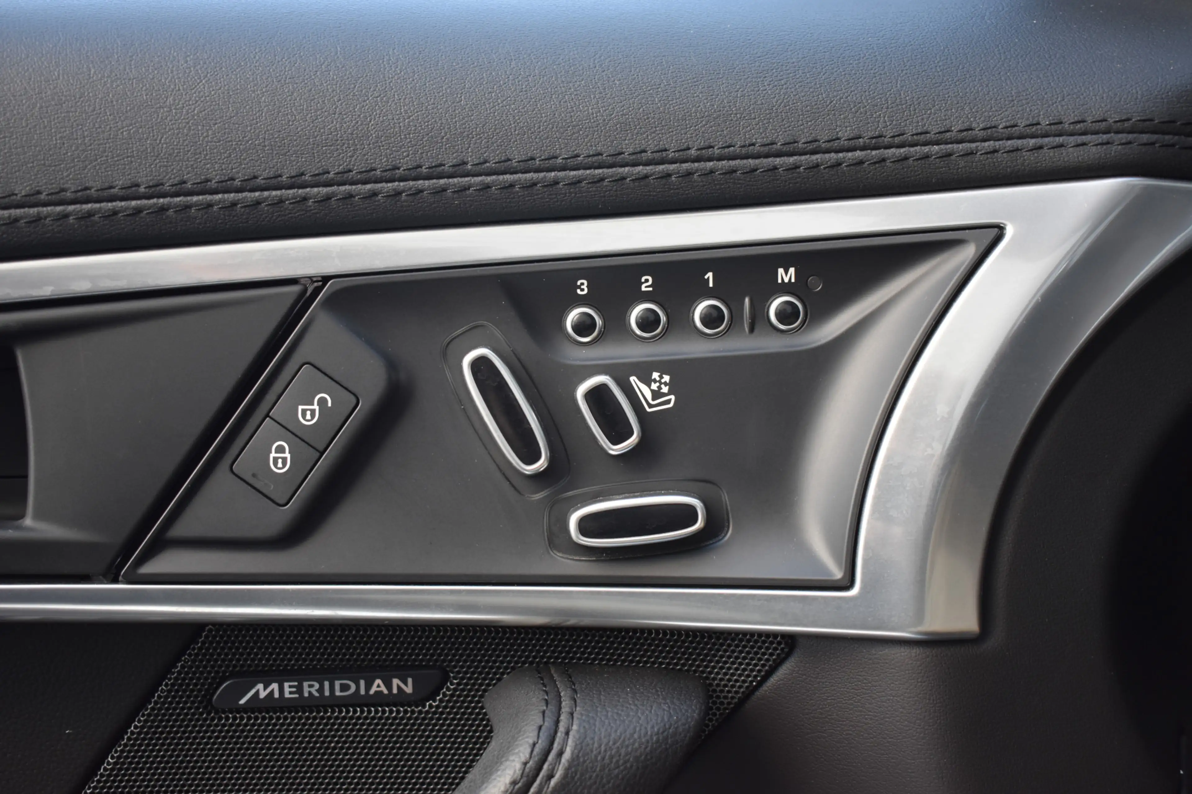 Jaguar F-Type 2.0T R-Dynamic NL Auto | Dealer OH | LED | Leder/A — photo 8