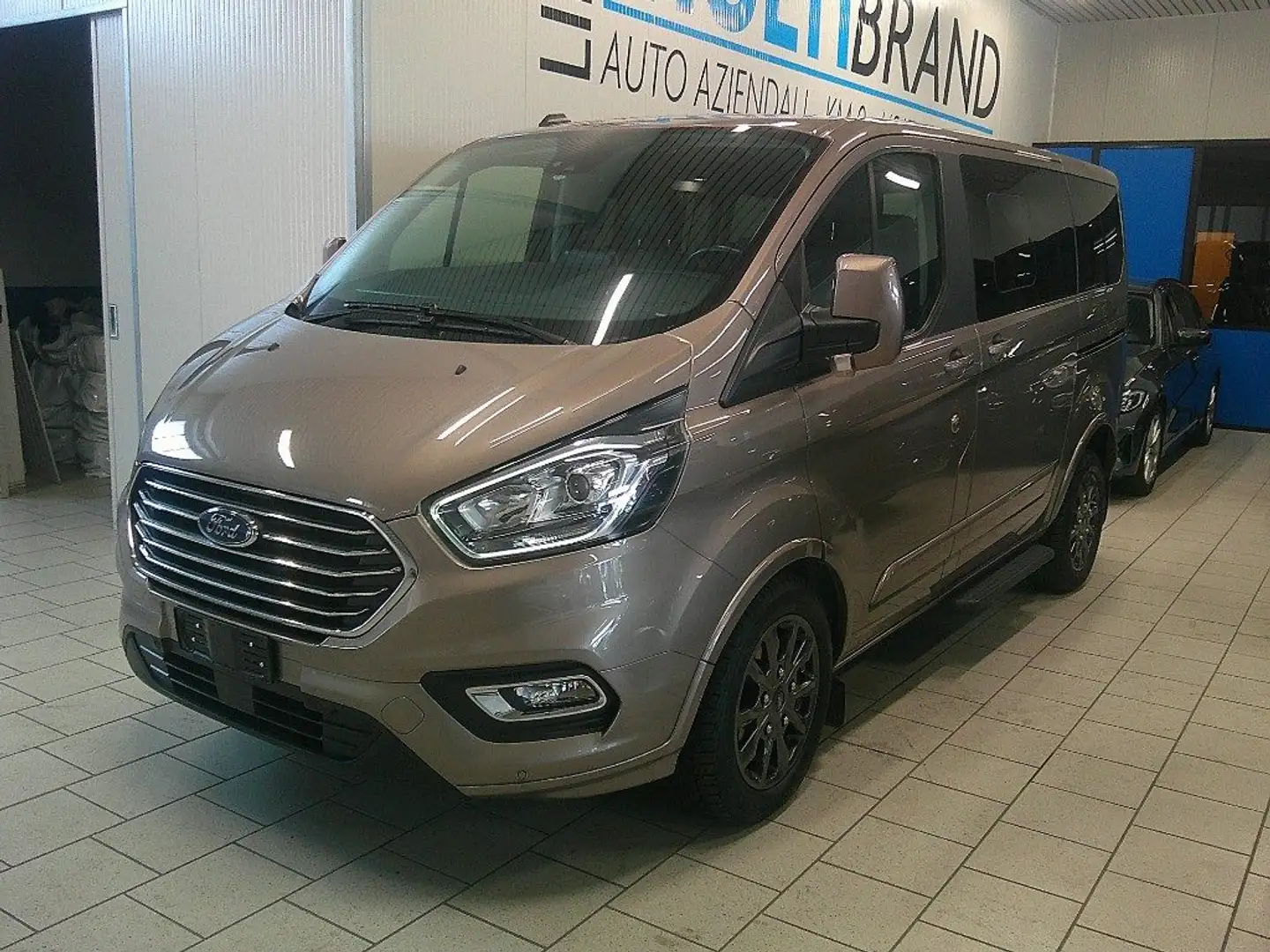 Ford Tourneo Custom 320 2.0 EcoBlue 185CV aut.Titanium 8 posti Grigio - 1