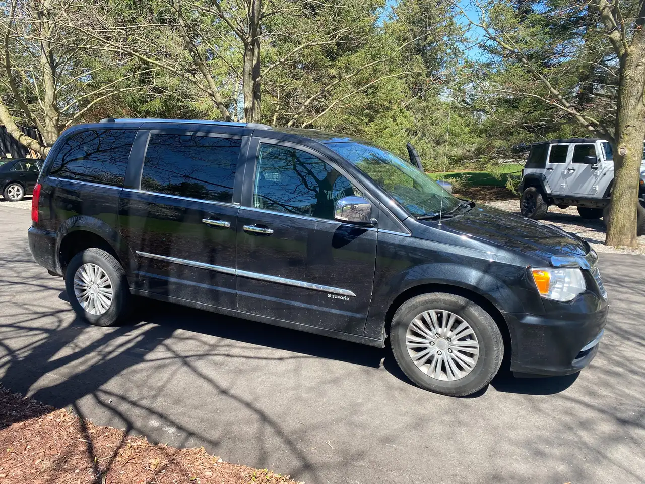 Chrysler Town & Country снимка Chrysler Town & Country
