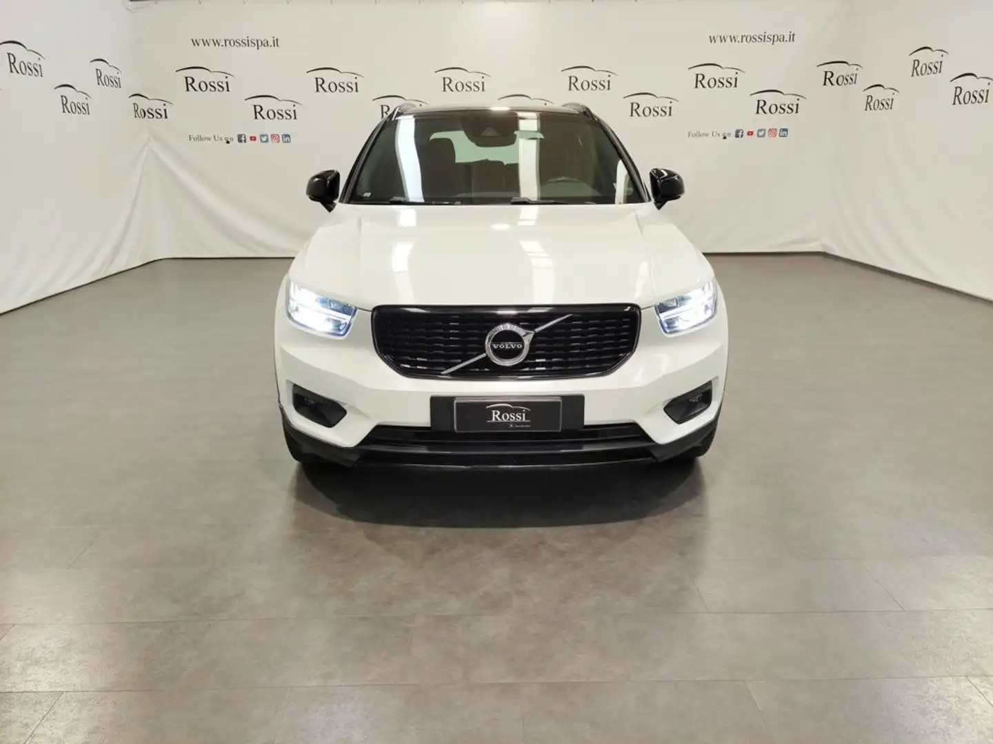 Volvo XC40 2.0 D4 R-design awd geartronic White - 1