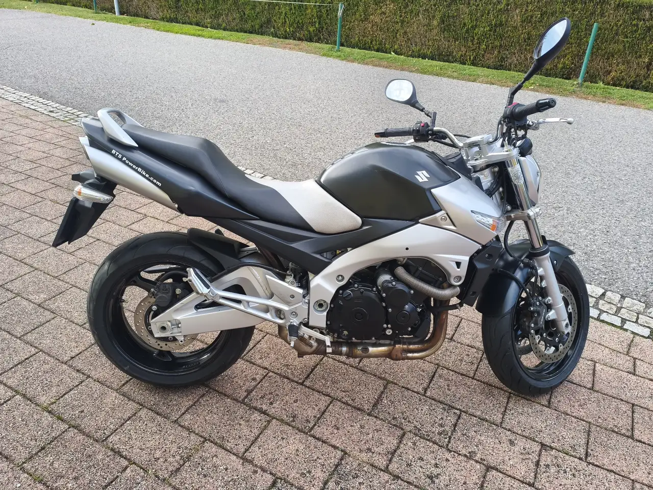 Suzuki GSR 600