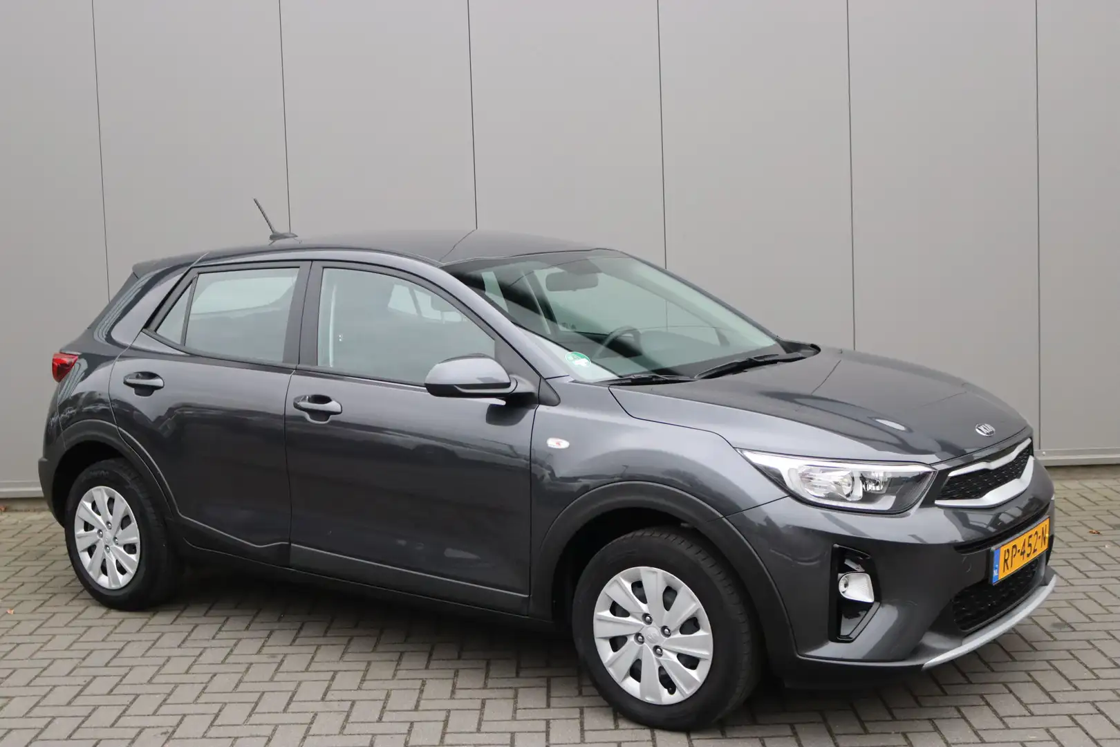 Kia Stonic 1.2 MPi 83PK ComfortLine Trekhaak/Apple-carplay/An Grijs - 2