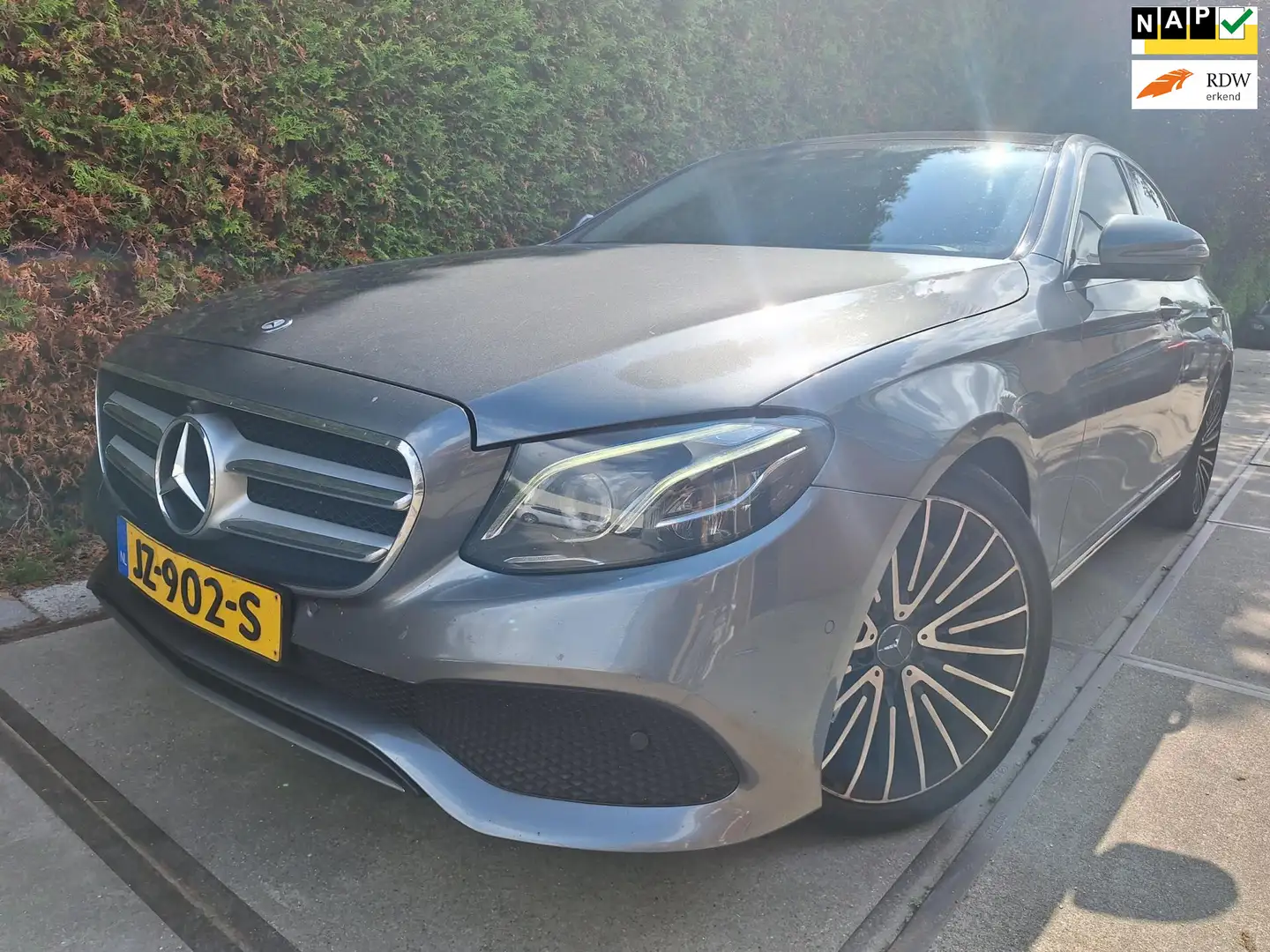 Mercedes-Benz E 220 d Prestige Plus Grijs - 1