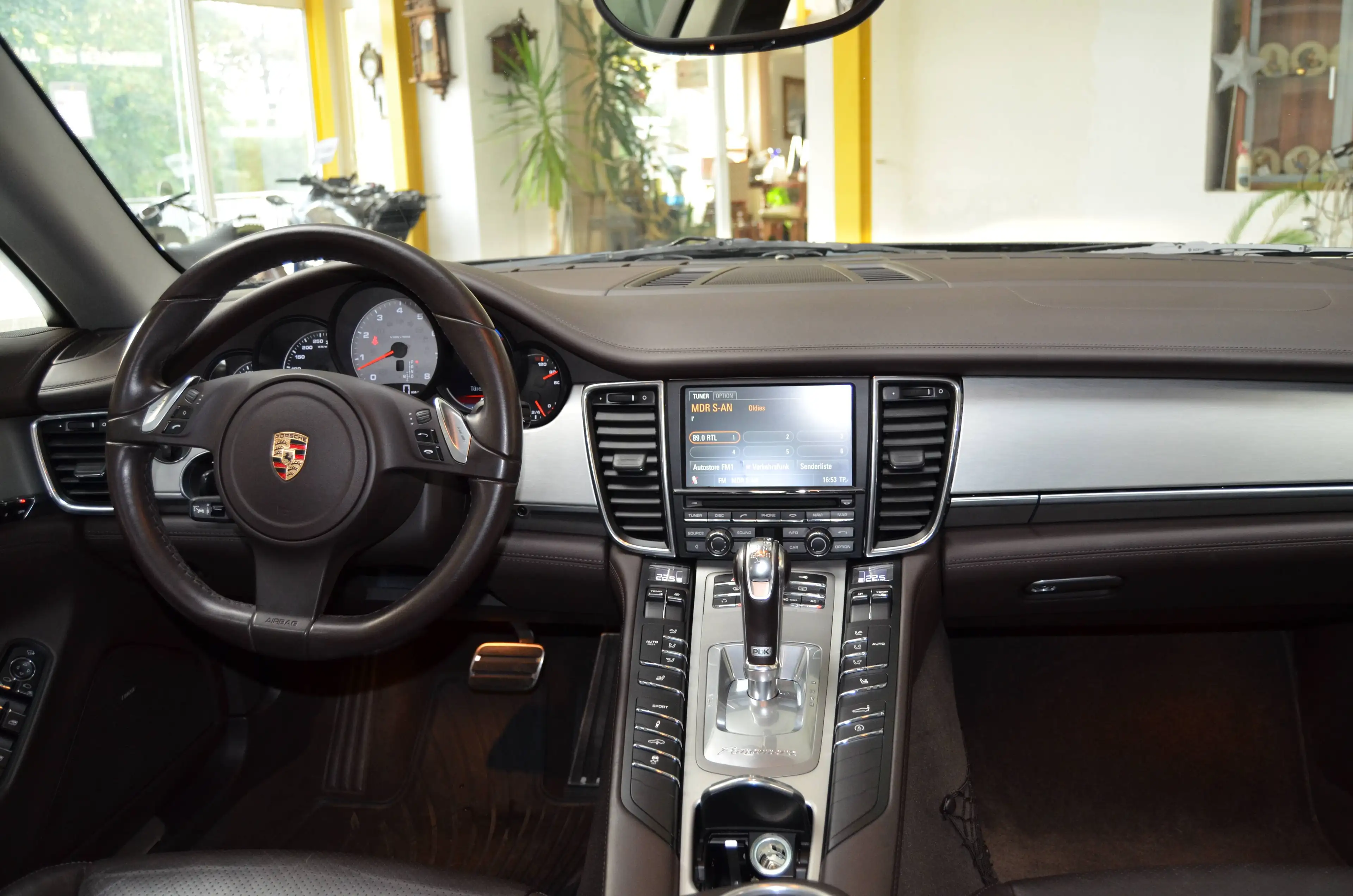 Porsche Panamera 4 S 1.Hand nach PZ Front Entertainment deutsch — photo 11