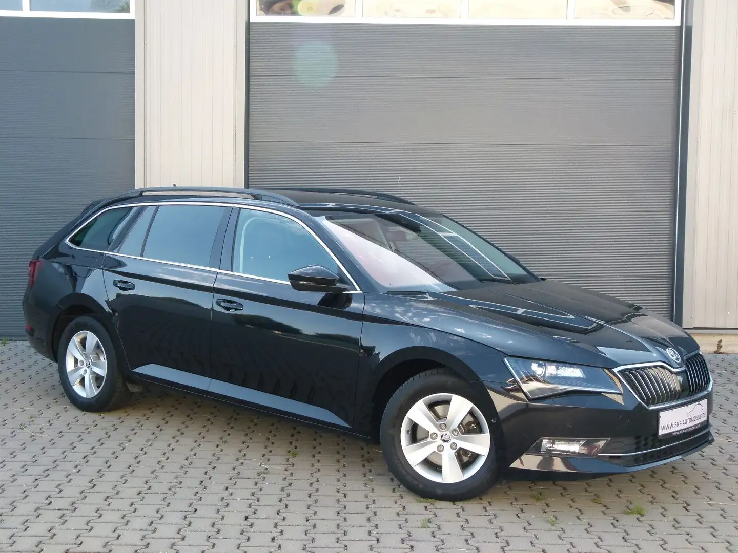 Skoda Superb Navi PDC ACC Standheiz. LED DSG 1-Hand Schwarz - 2