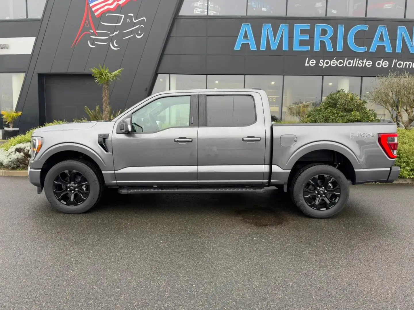 Ford F 150 Supercrew LARIAT Black Package V8 5.0L FLEXFUEL Gris - 2