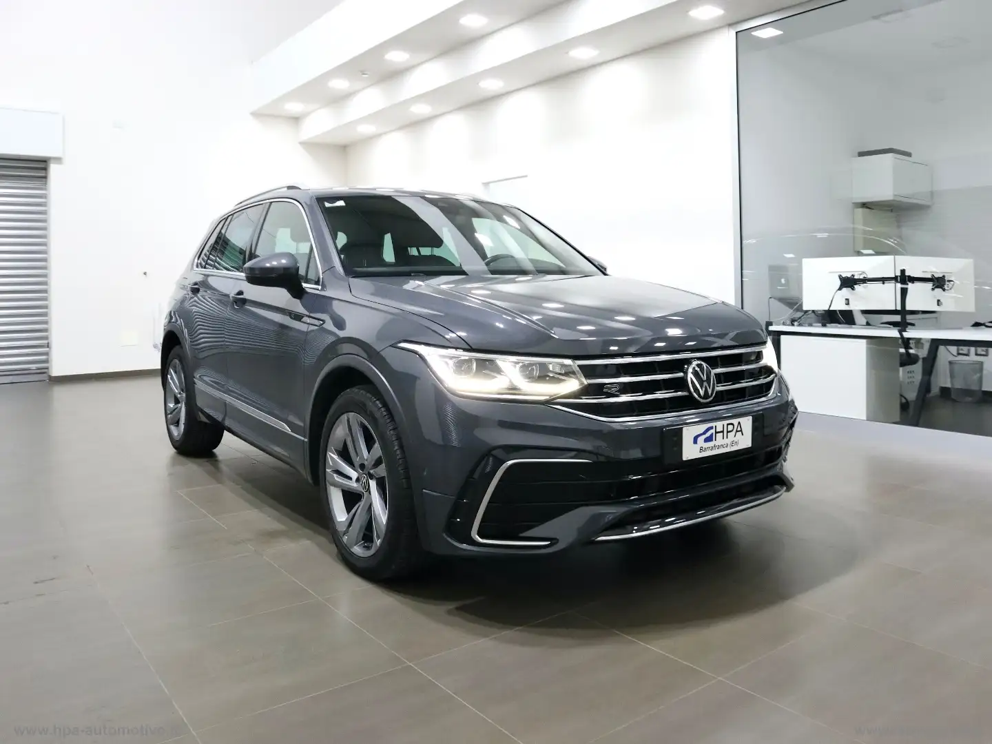 Volkswagen Tiguan 2.0TDI R-LINE FULL LED NAVI AID ACTIVE INFO DISPLA Grau - 1
