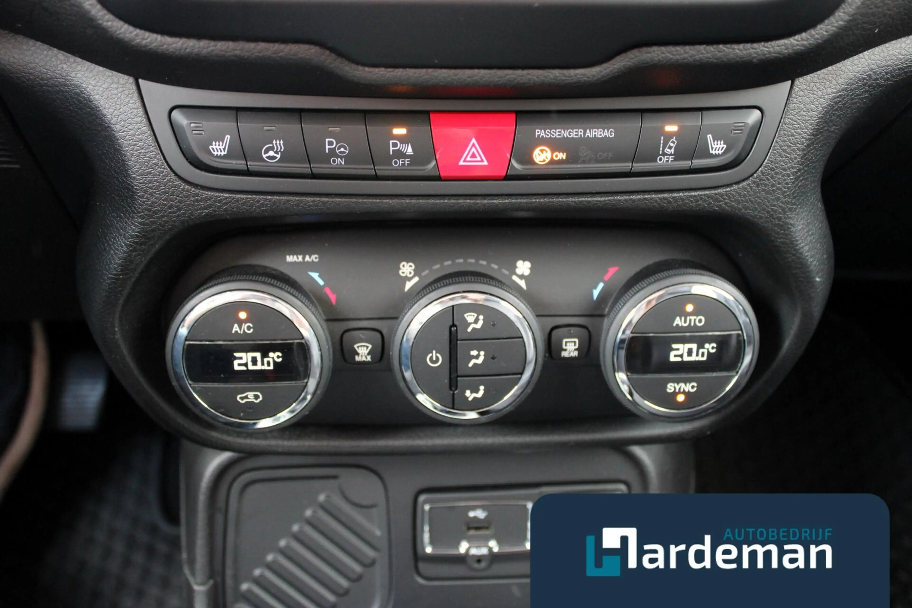 Jeep Renegade 1.4 MultiAir Limited Trekhaak Leder — photo 14