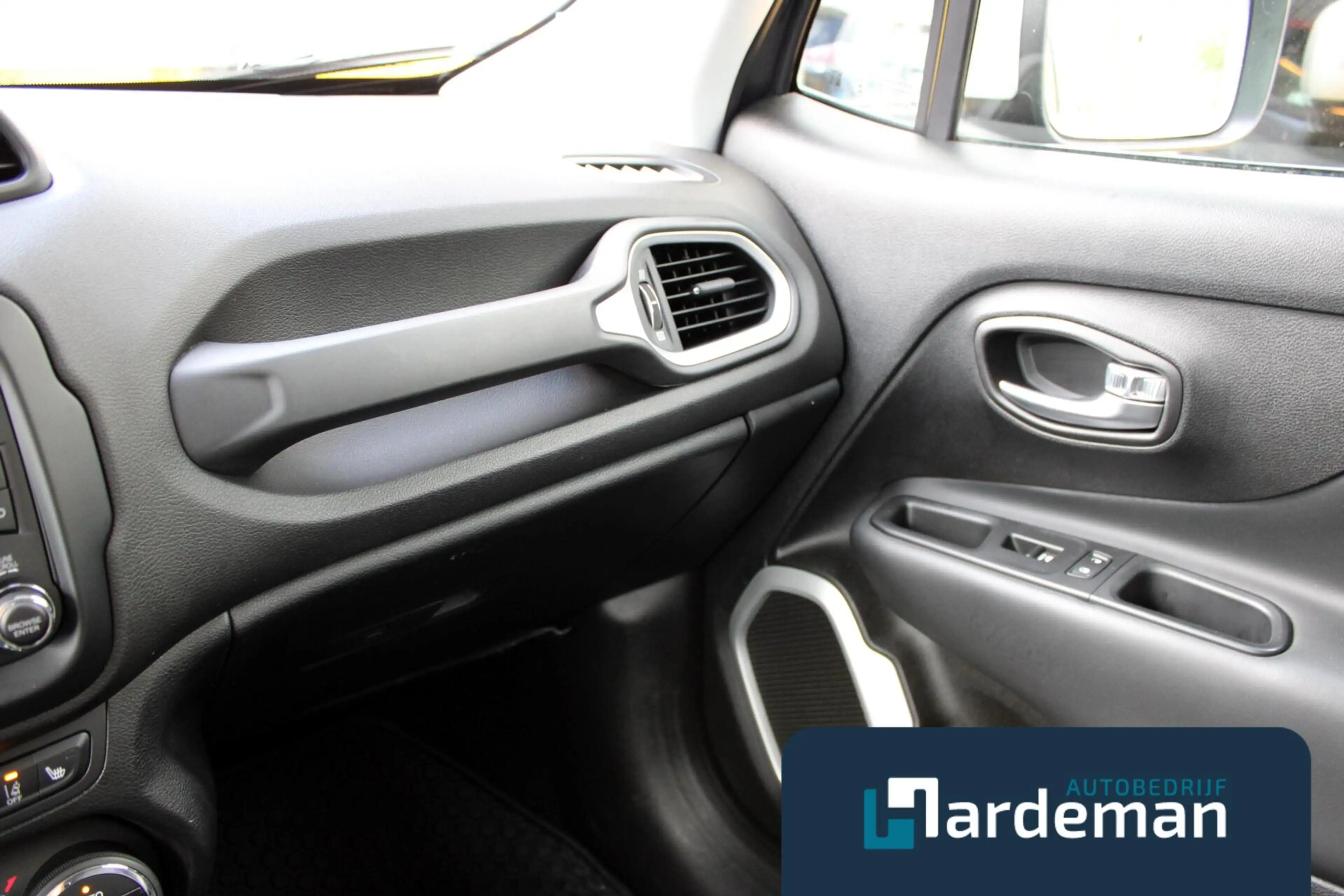 Jeep Renegade 1.4 MultiAir Limited Trekhaak Leder — photo 11
