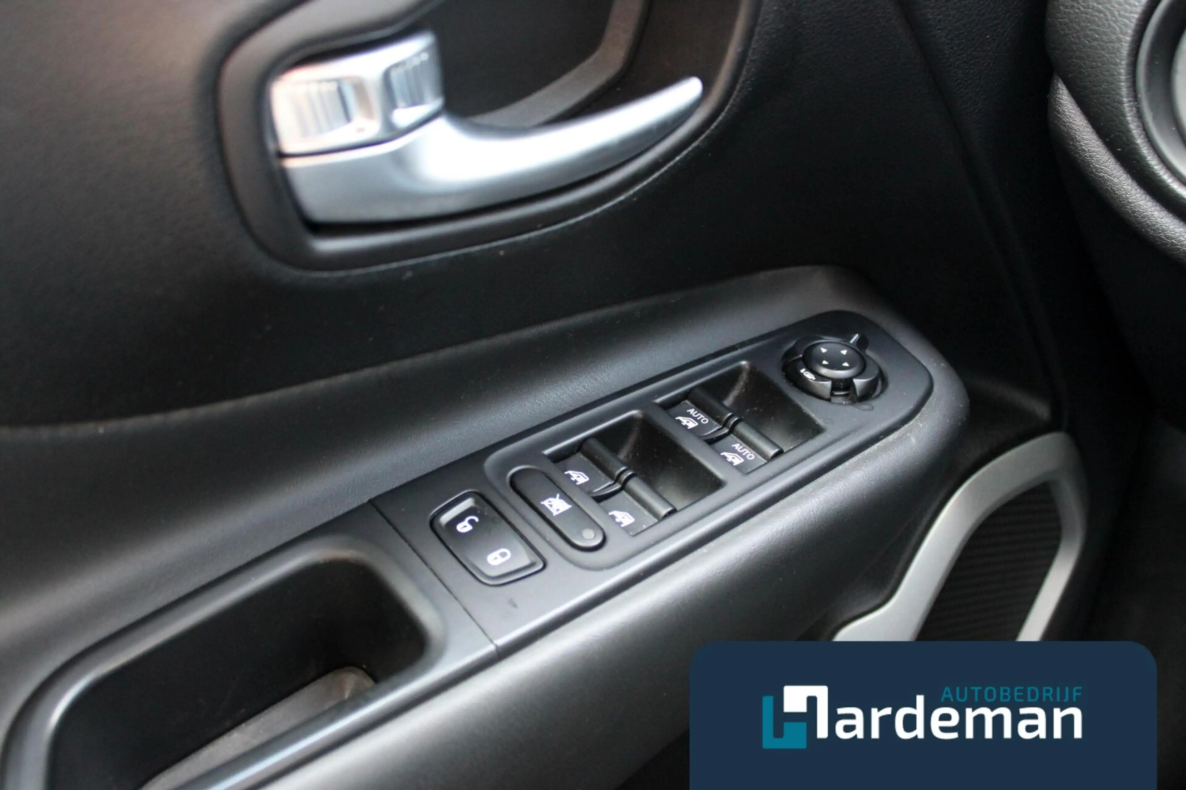 Jeep Renegade 1.4 MultiAir Limited Trekhaak Leder — photo 10