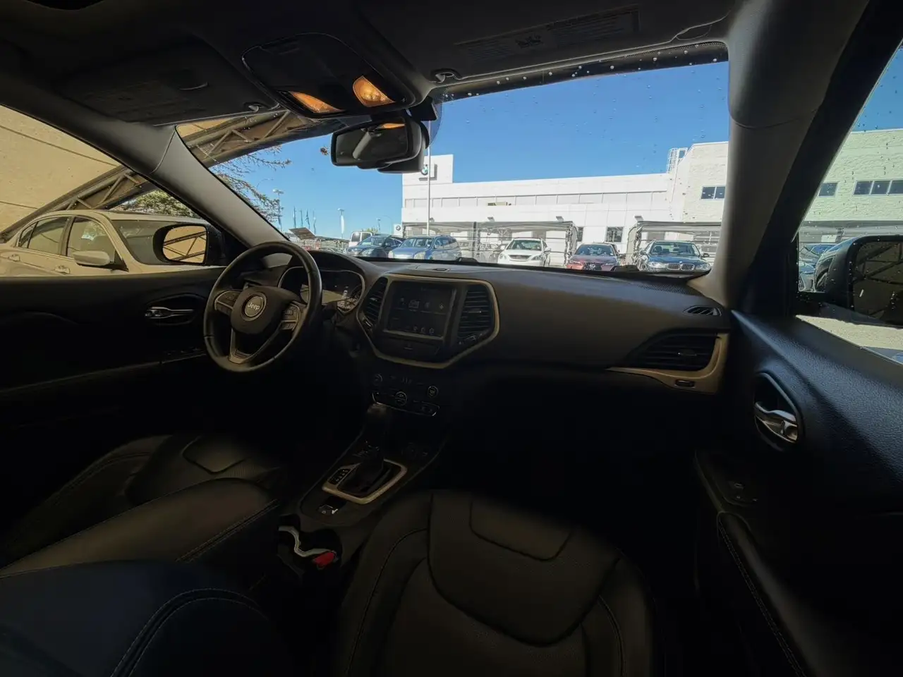 Jeep Cherokee photo Jeep Cherokee
