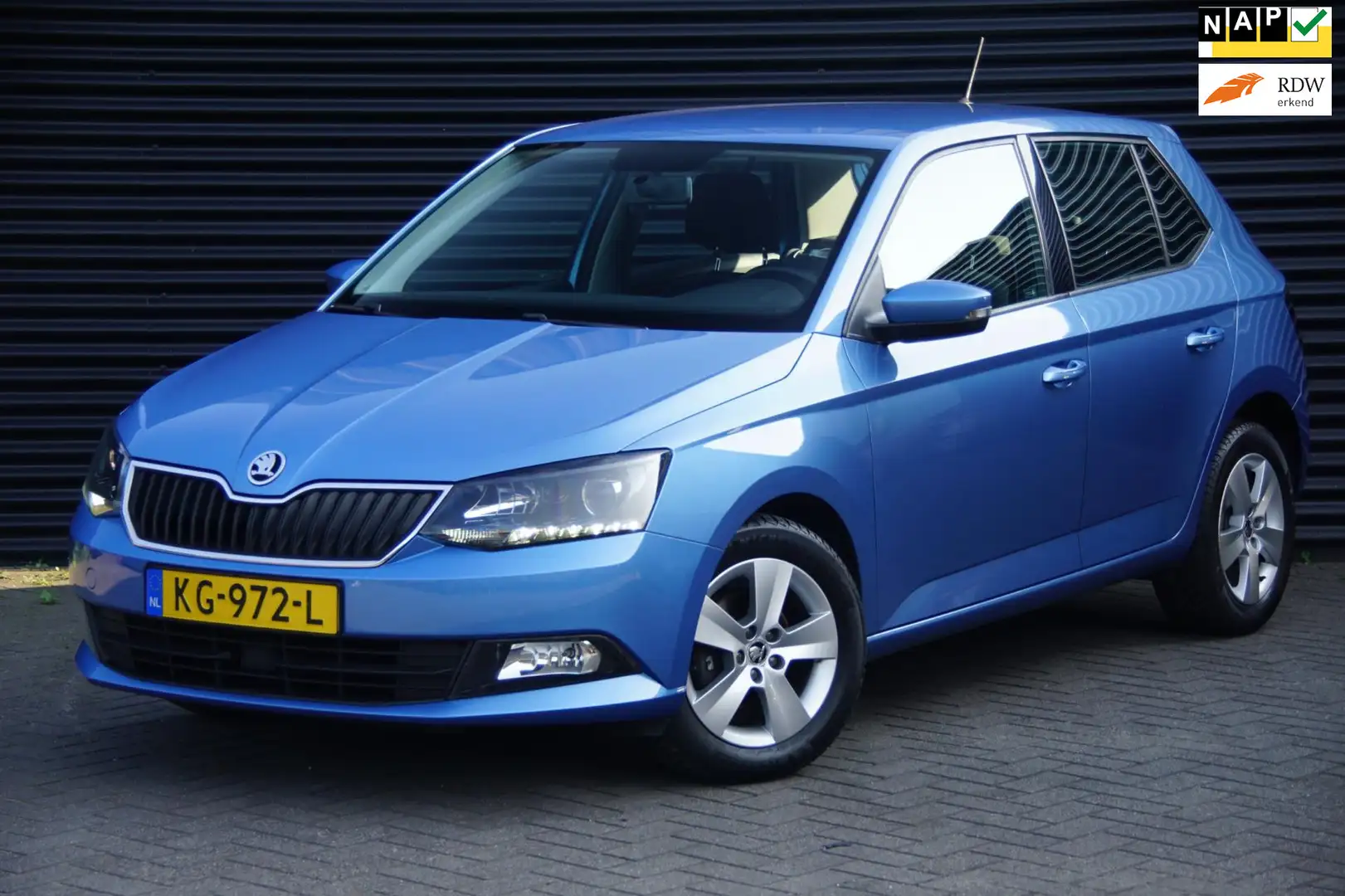 Skoda Fabia 1.0 Ambition Business | Navi | Cruise | PDC | Blauw - 1