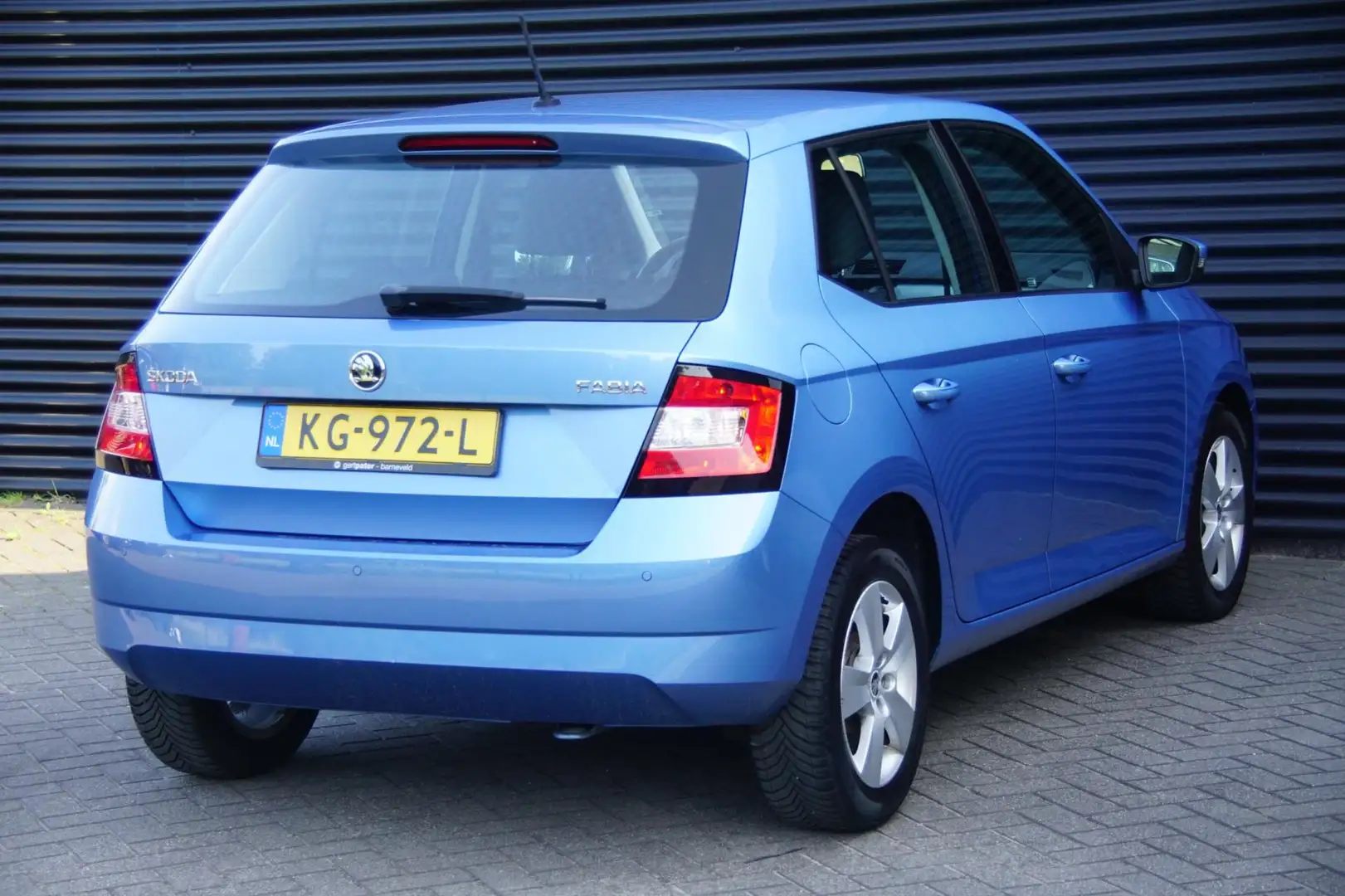 Skoda Fabia 1.0 Ambition Business | Navi | Cruise | PDC | Blauw - 2
