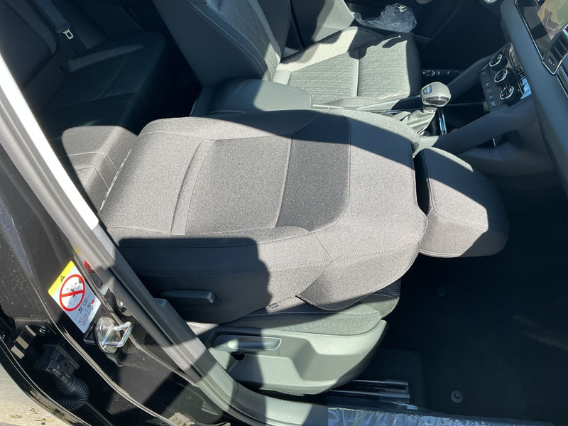 Skoda Karoq BALANCE 2.0 TDI DSG 4x4+AHK+NAVI+MATRIX+VC Klima — photo 14