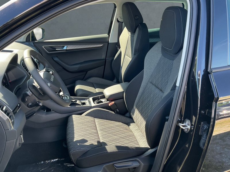 Skoda Karoq BALANCE 2.0 TDI DSG 4x4+AHK+NAVI+MATRIX+VC Klima — photo 4