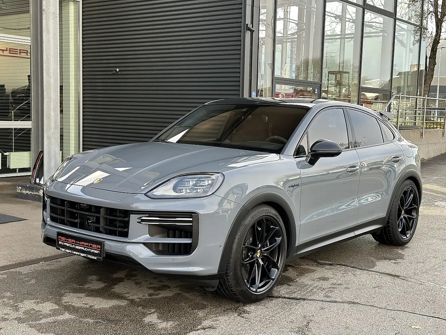 Porsche Cayenne Coupe III Turbo E-Hybrid GT Paket Aut. / Fond E... Grau - 1
