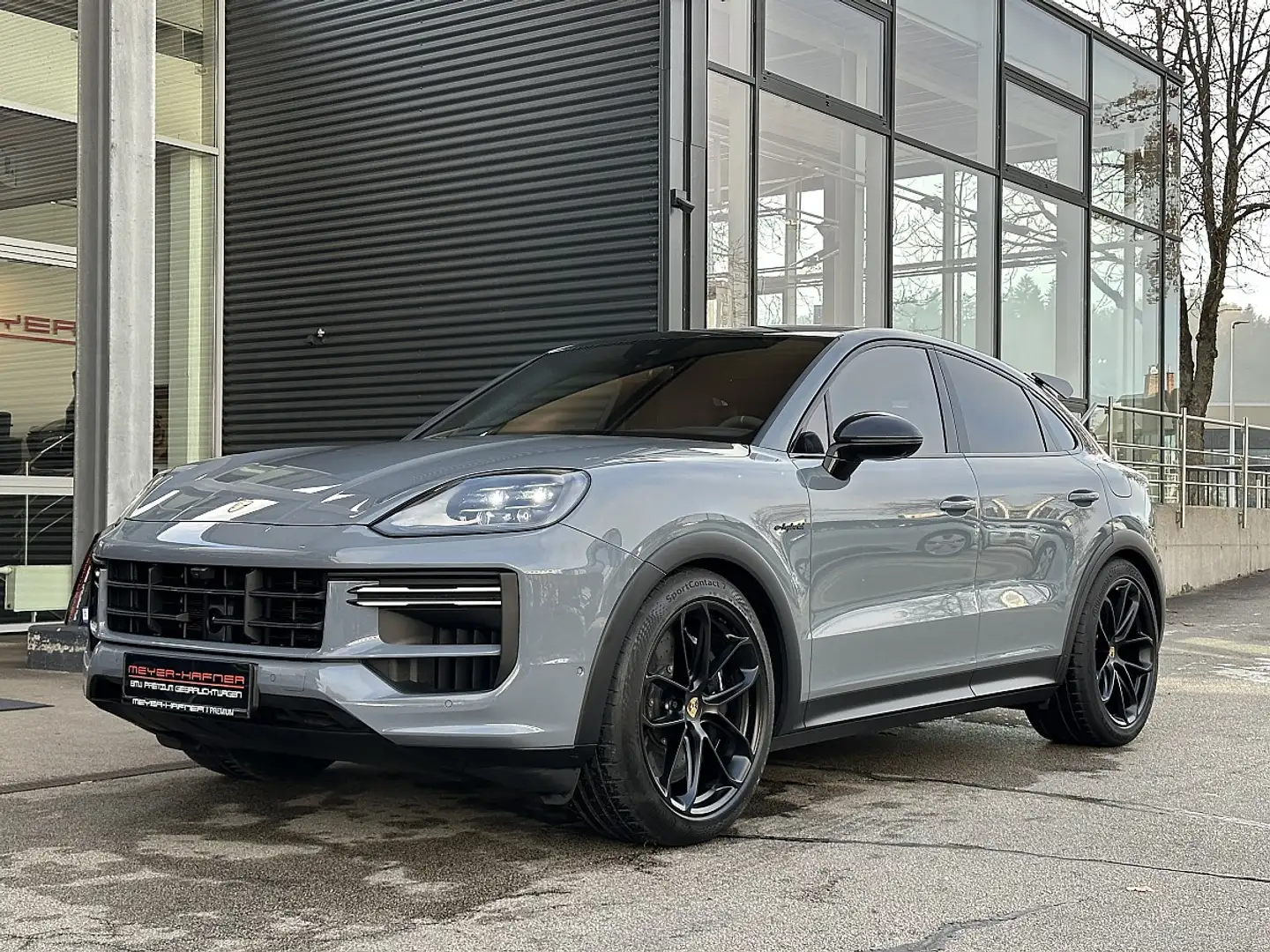 Porsche Cayenne Coupe III Turbo E-Hybrid GT Paket Aut. / Fond E... Grau - 2